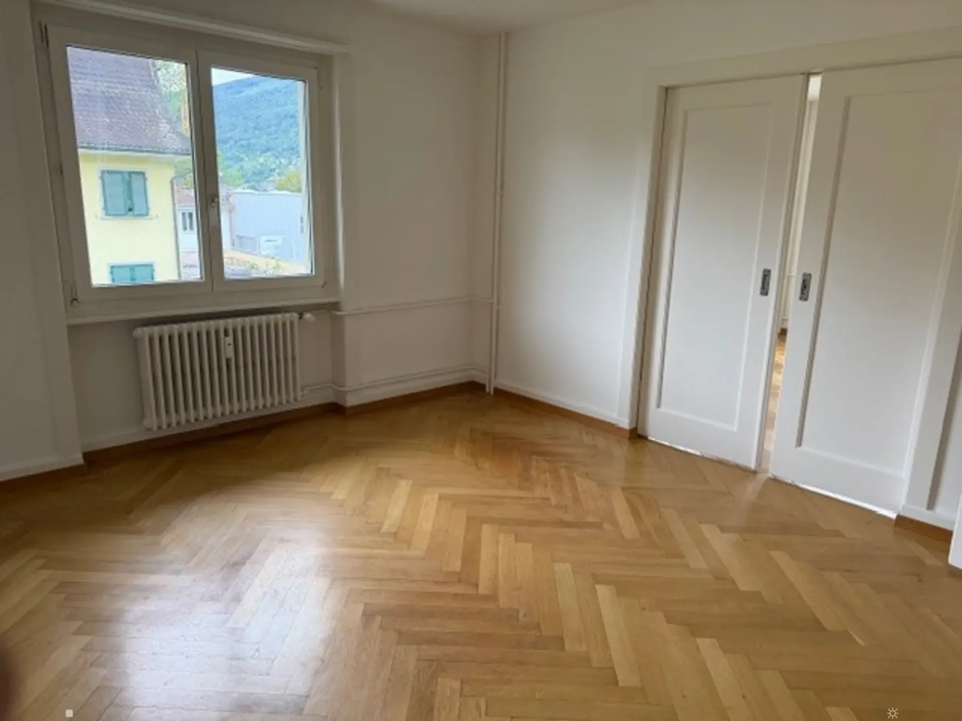 Charmante 4-Zimmer-Altbauwohnung mit Balkon und Seeblick in Biel