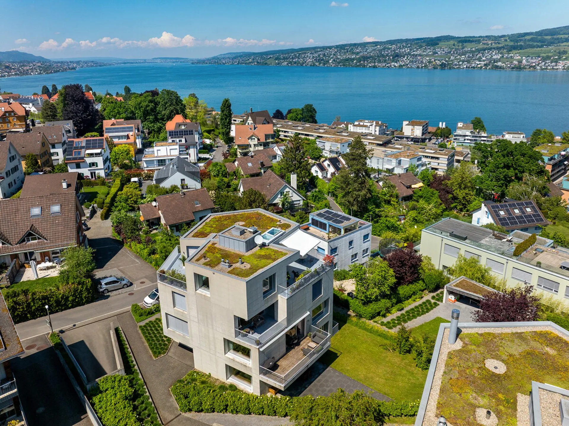 Horgen: Wohnung mit Panoramablick und attraktiven Aussenflächen