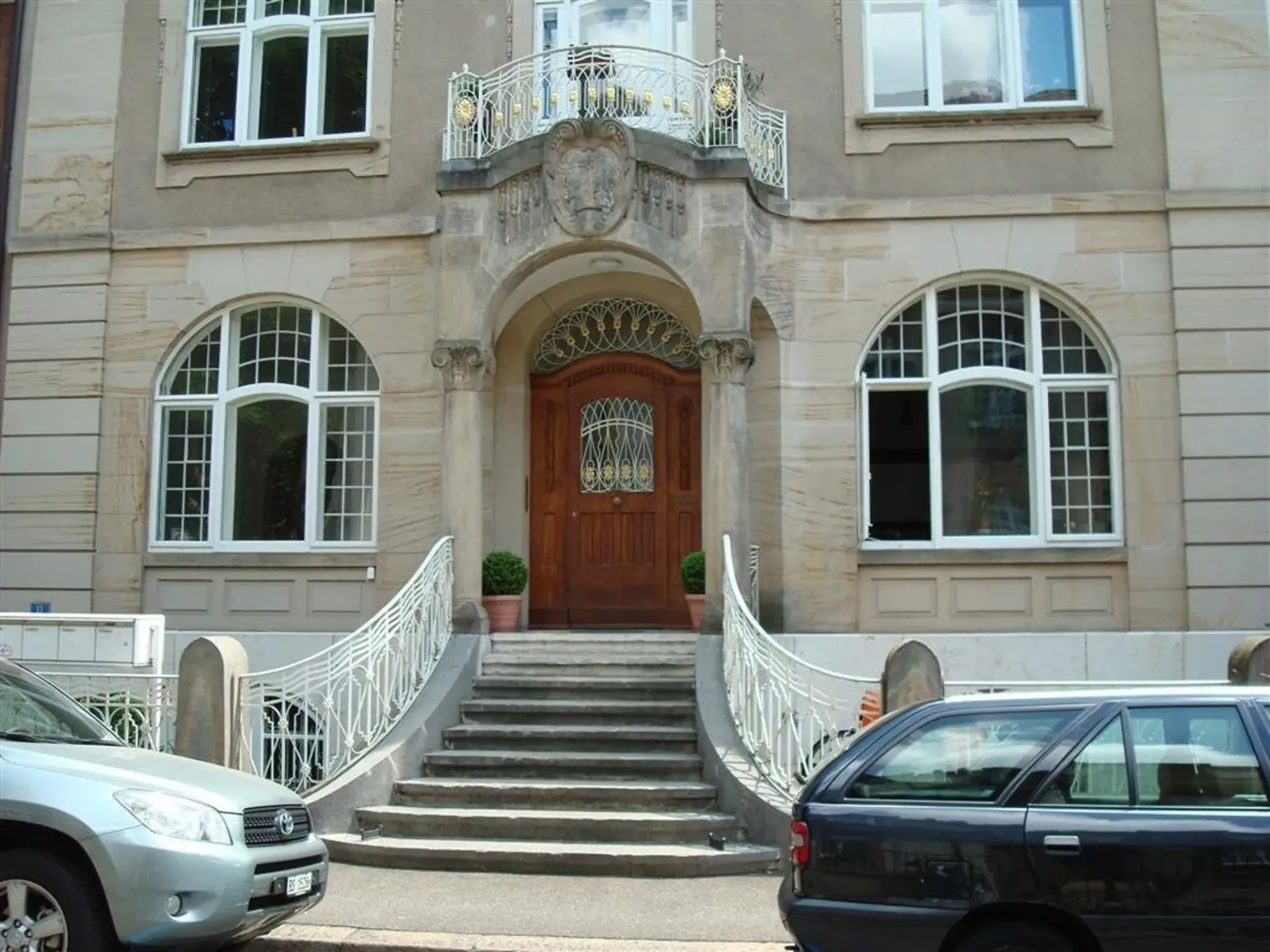 Stilvolle 3-Zimmer-Altbauwohnung mit wunderschönem Garten