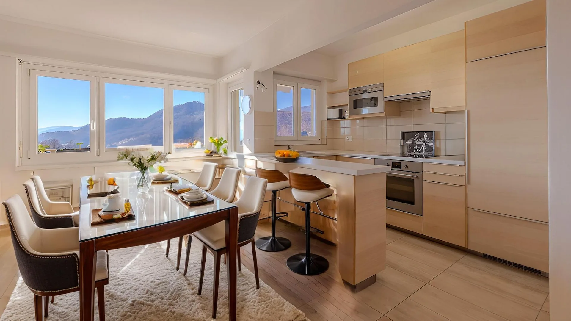 HELLE 4.5 ZIMMER WOHNUNG MIT PANORAMABLICKE IN GRÜNER LAGE IN CADRO