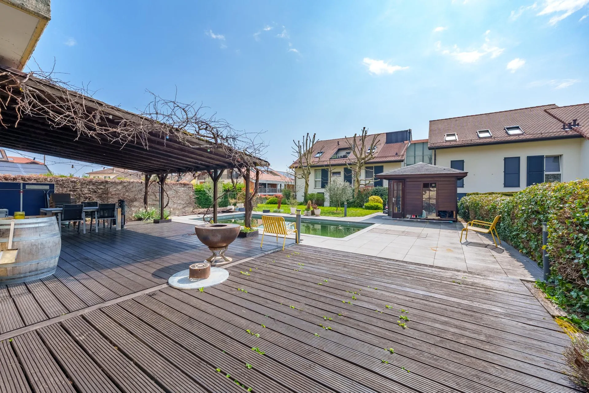 Maison villageoise de 7.5 pièces avec piscine au coeur de Gilly