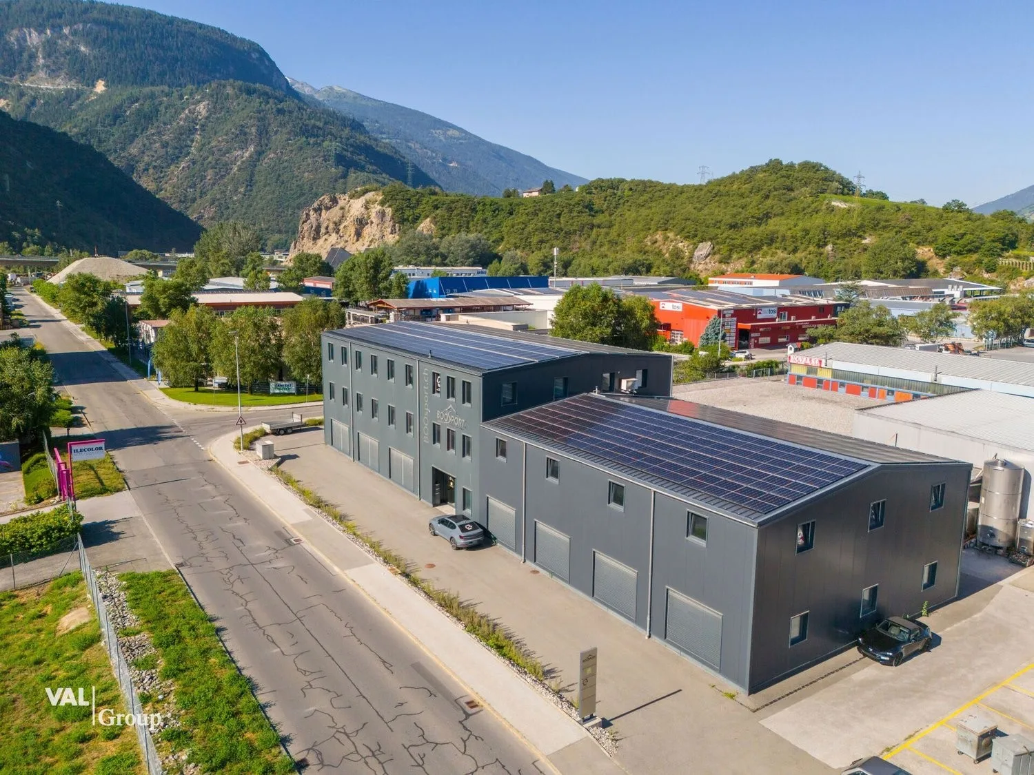Moderne halle commerciale avec rendement attractif