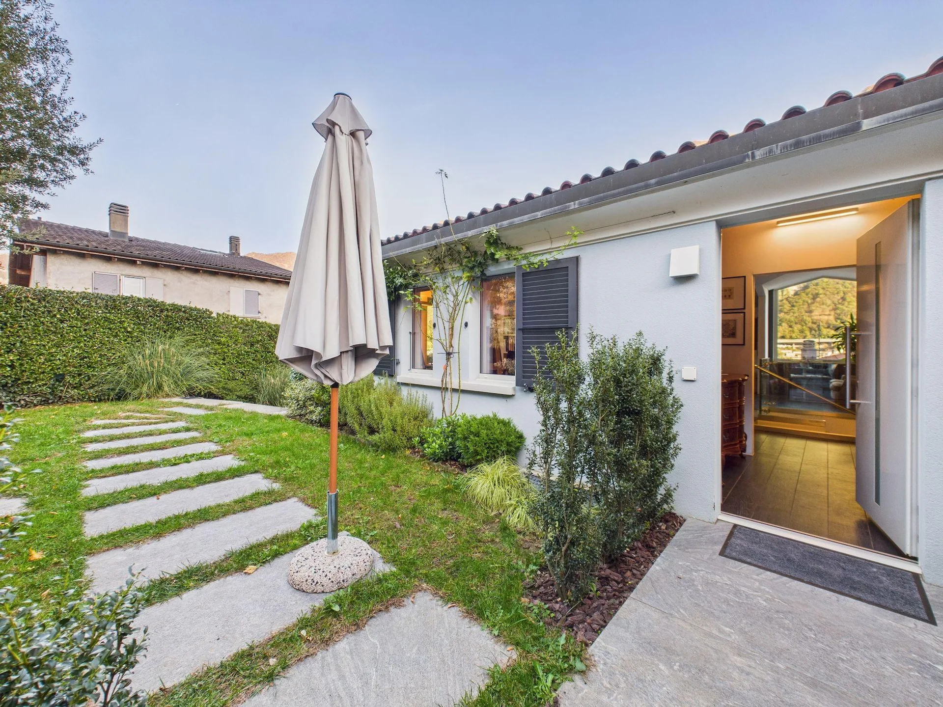 Helles Einfamilienhaus mit 5.5 Zimmern in Riva San Vitale, TI