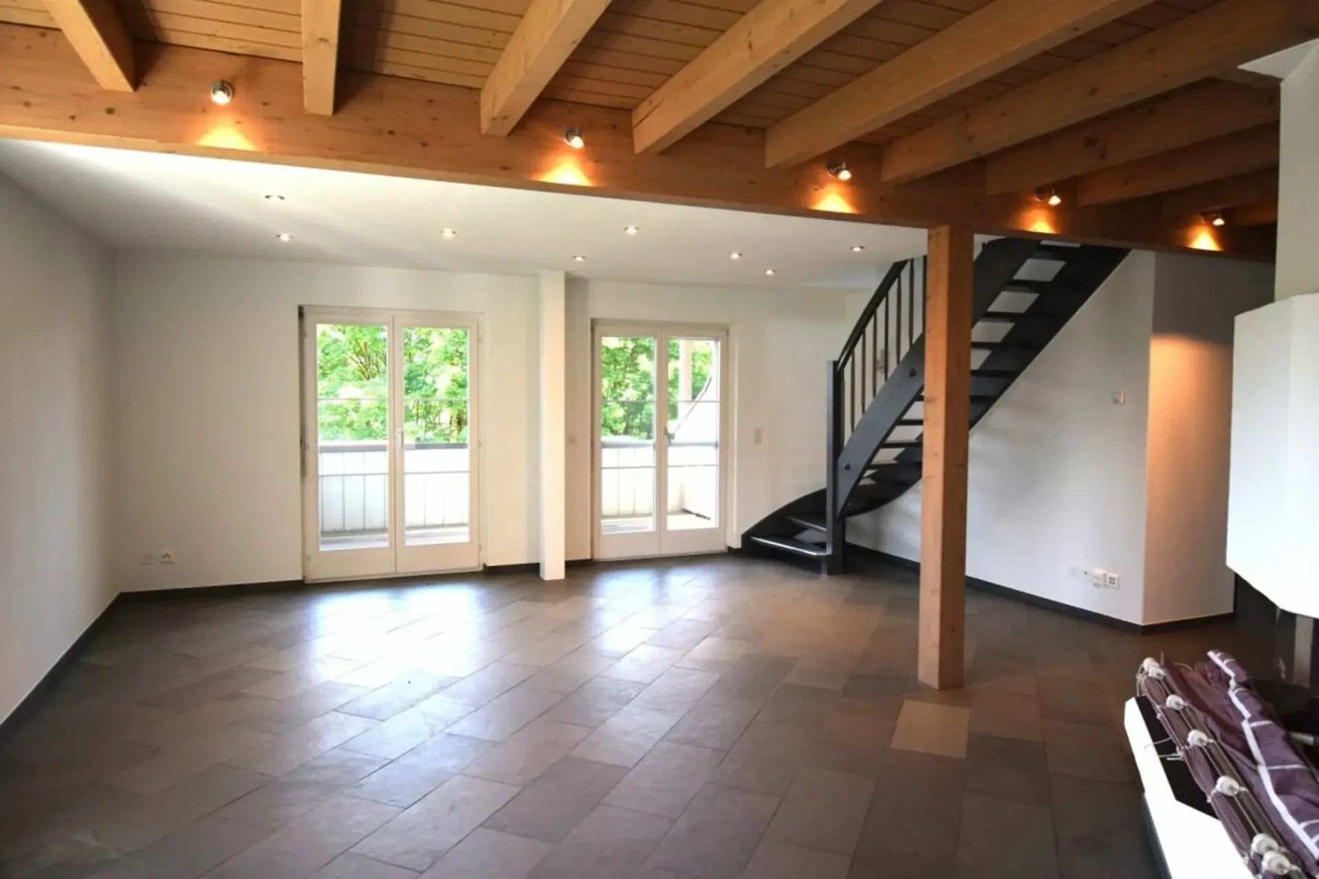 Neu Renovierte 3½-4 Zimmer Maisonette-Wohnung im 2. OG mit Lift (Eigentumsstandard)
