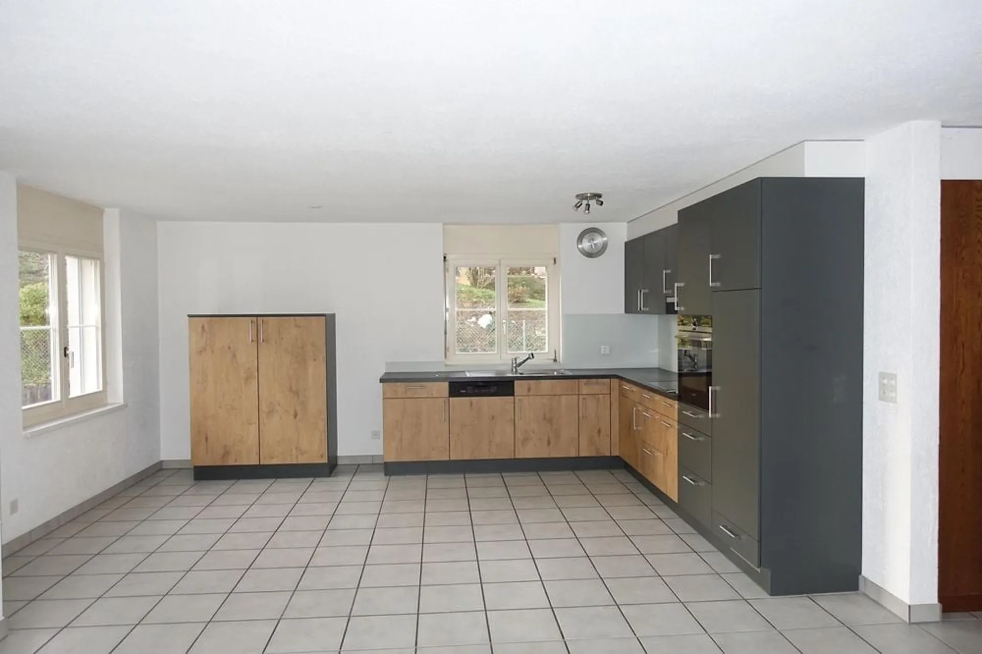 Kurz - 4.5-Zimmer-Wohnung mit Balkon und Garage