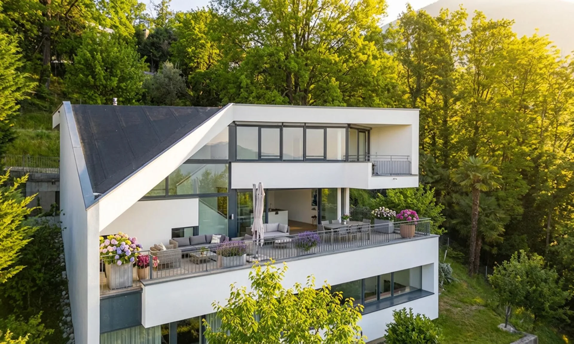 ESCLUSIVA VILLA 5.5 CON PISCINA E VISTA LAGO A CANOBBIO