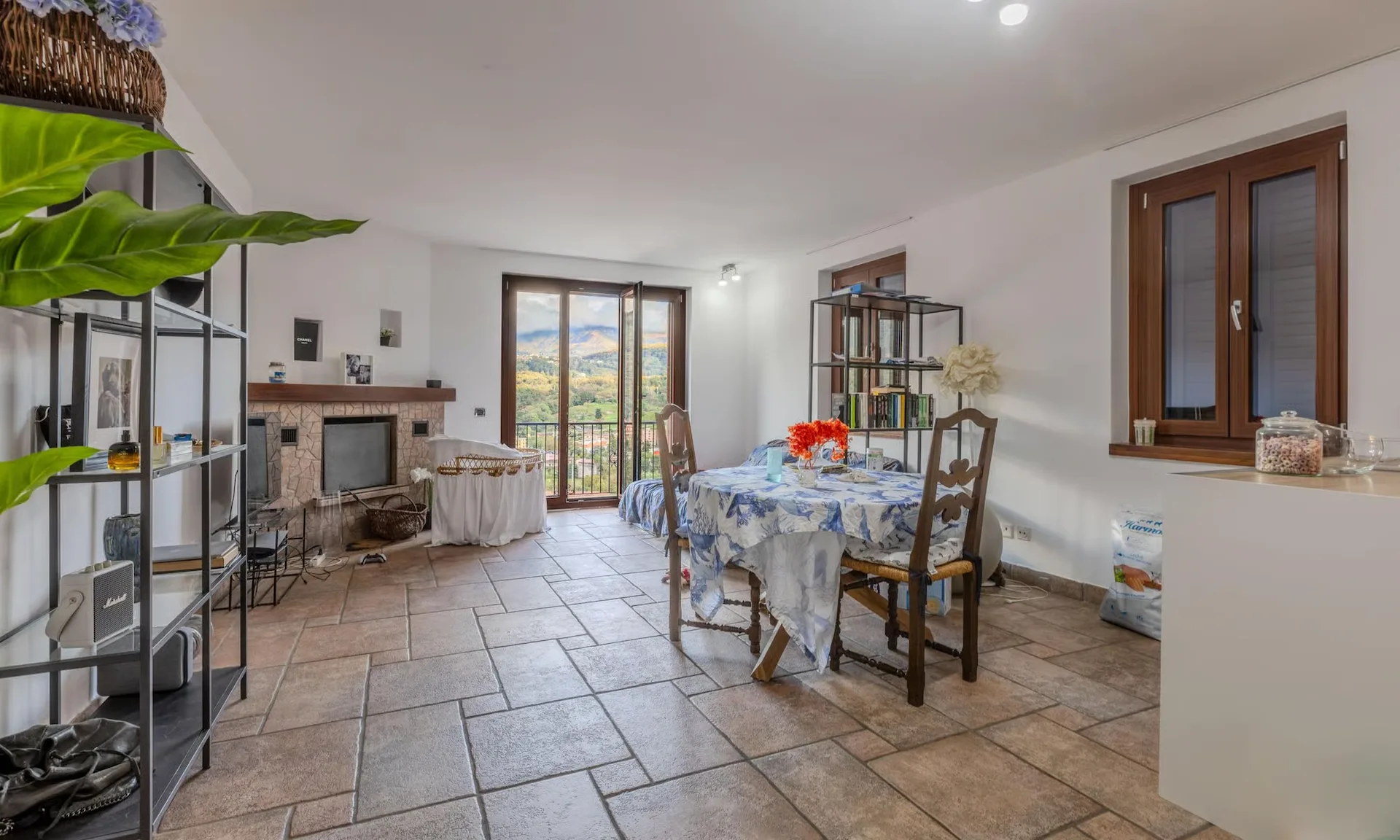 BELLA CASA 4.5 CON MONOLOCALE ANNESSO E VISTA A TORRICELLA