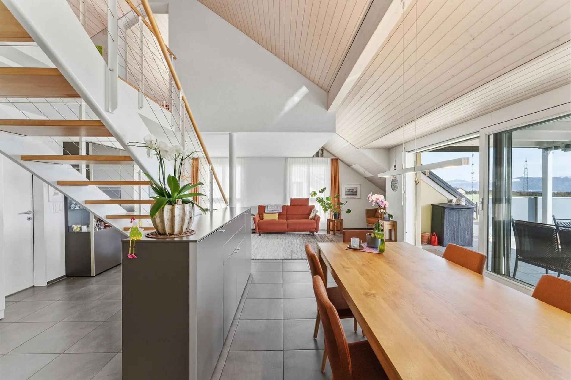 Moderne 4.5-Zimmer-Maisonette-Wohnung mit grossem Balkon in Abtwil