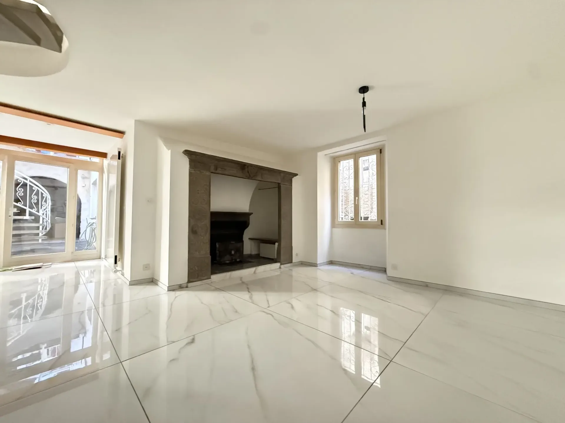 SUBENTRO AFFITTO - PORZIONE DI CASA IN CORTE A STABIO