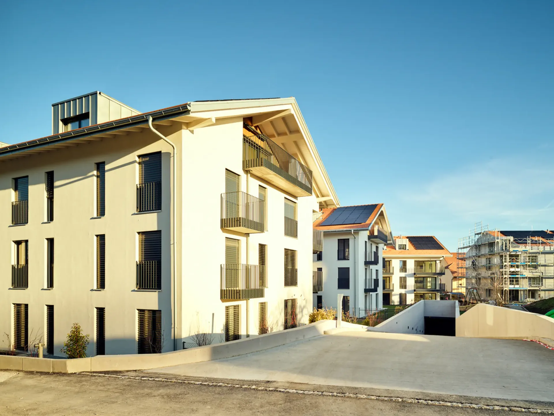 Beautiful 3.5-room attic with large glass front on protected balcony
