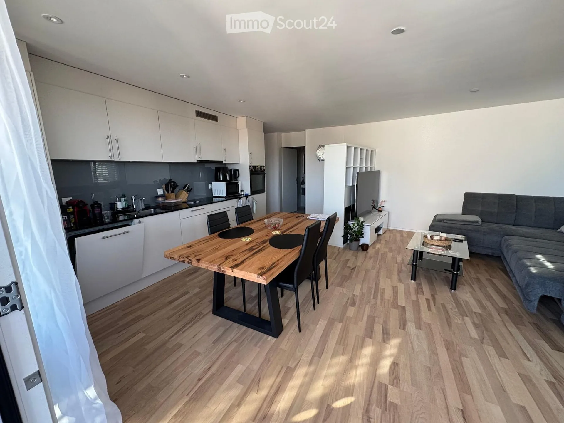 Appartement moderne de 4,5 pièces avec balcon et vue imprenable à Grenchen