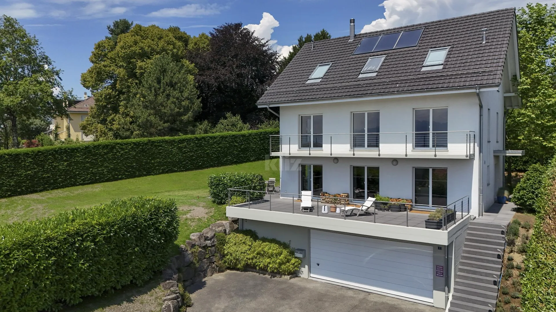 Prächtige Einzelvilla mit Terrassen und großem Garten