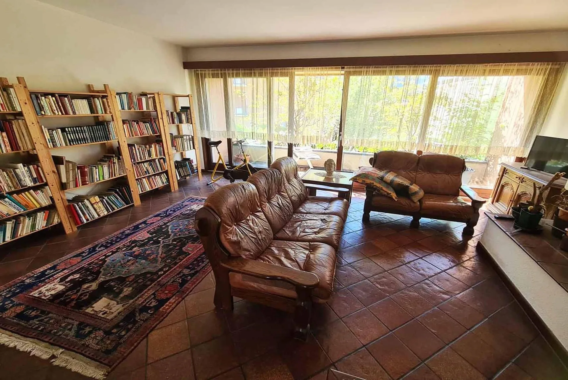 Willkommen in diesem 5.5-Zimmer-Haus, umgeben von Grün in Melano