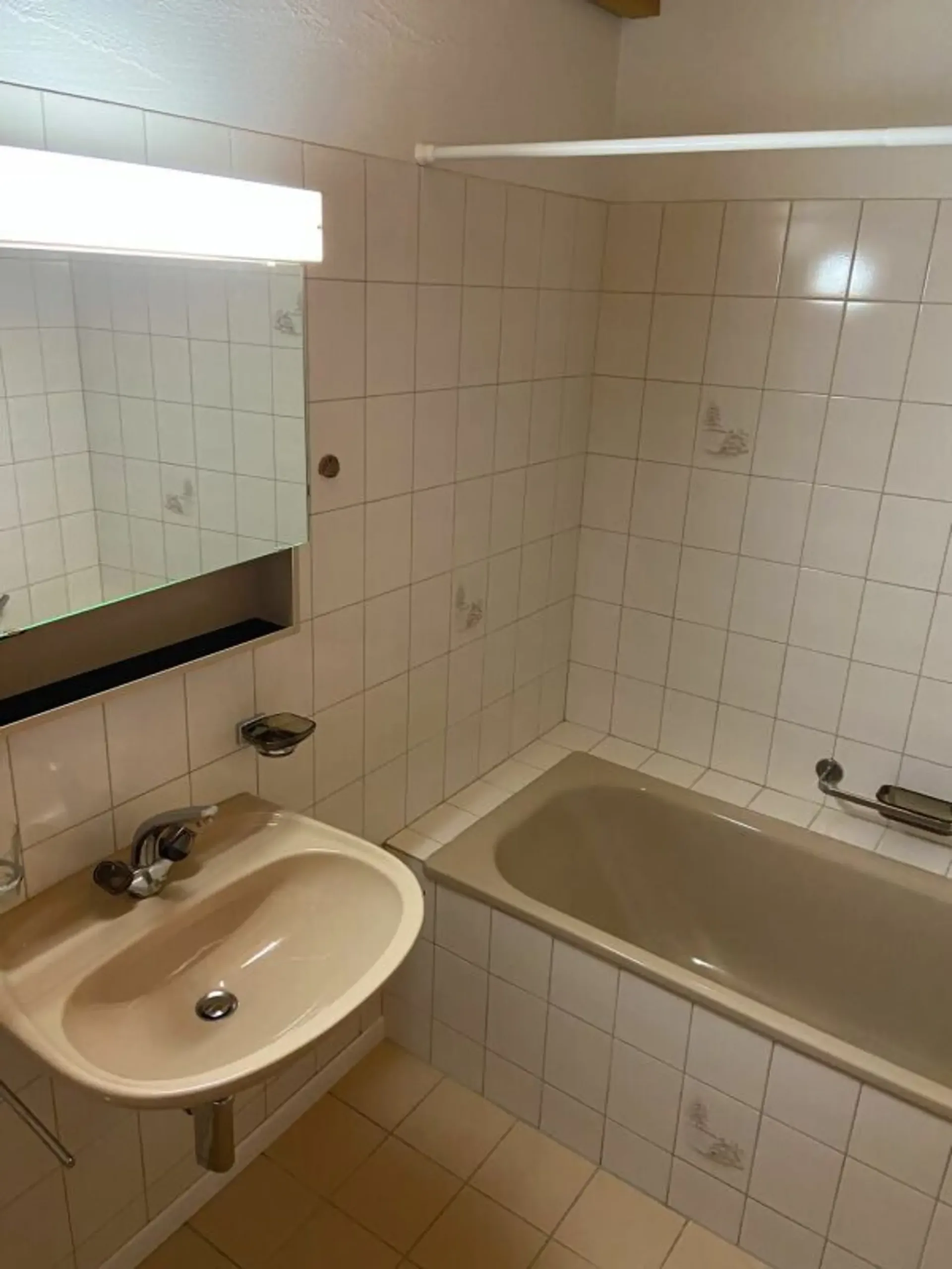 Schiers - grosszügige 2.5-Zimmer-Dachgeschosswohnung an zentraler Lage