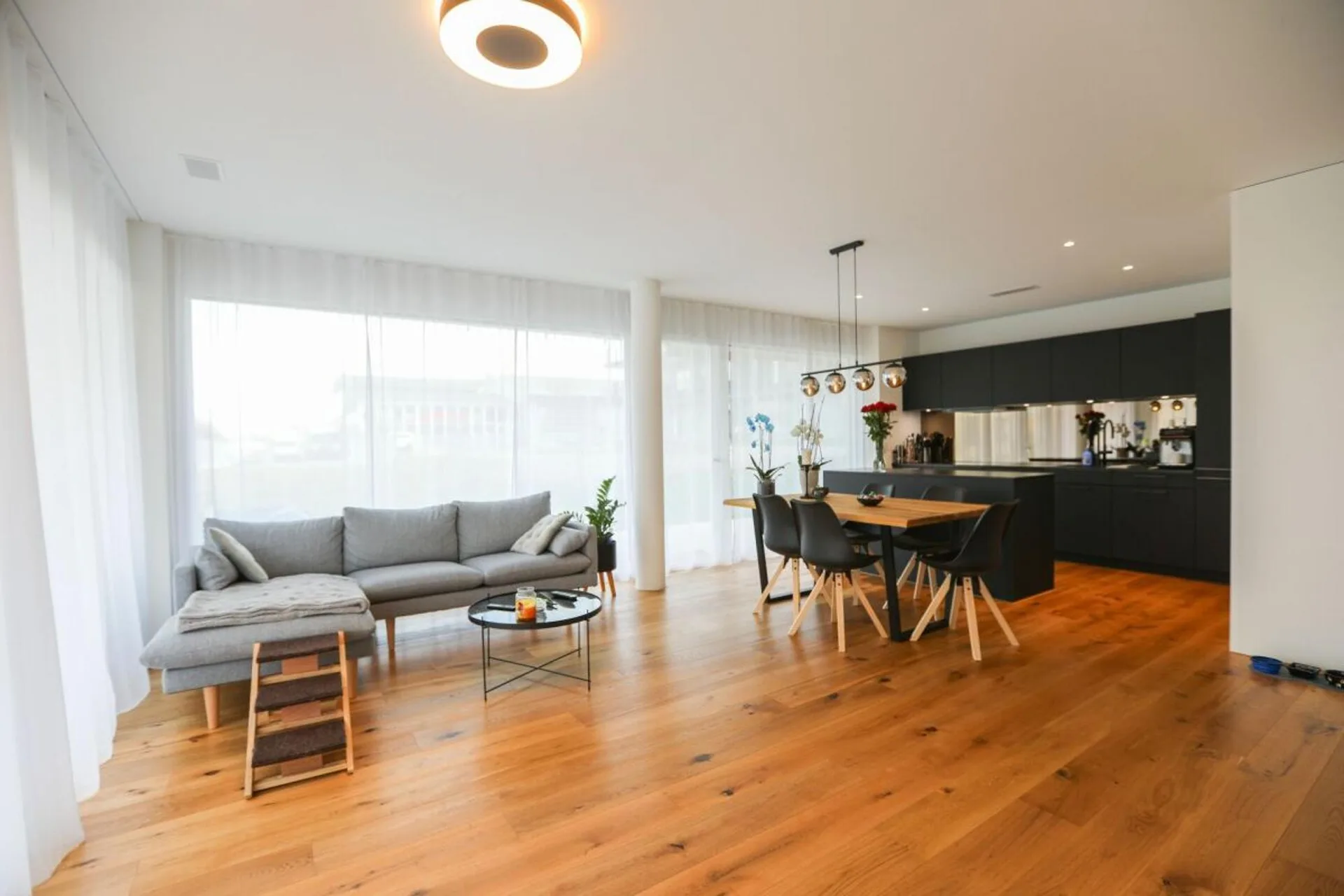 Parterrewohnung mit Sitzplatz und unmittelbare Seenähe