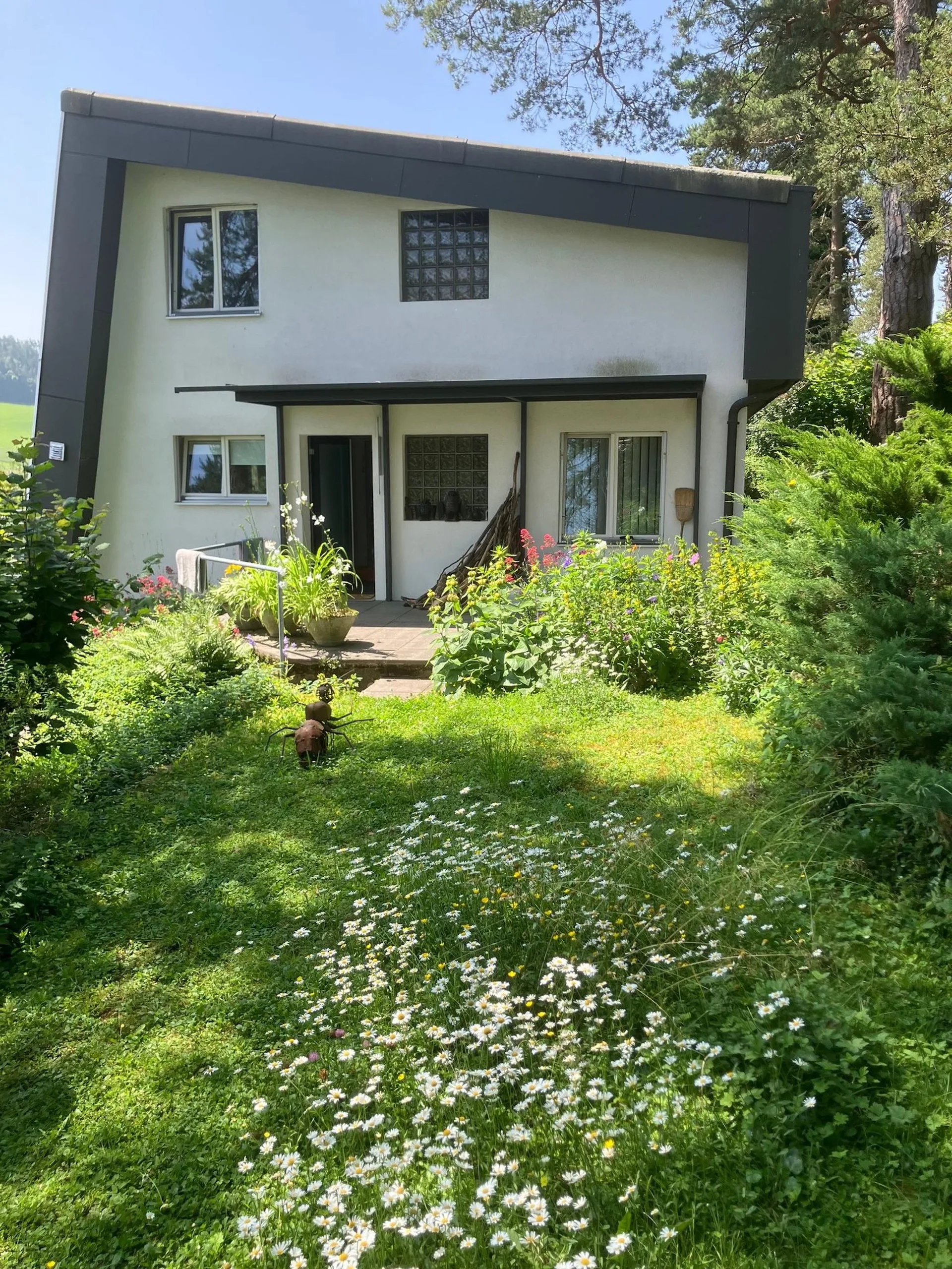 Prächtiges Einfamilienhaus mit 5 Zimmern und Panoramablick in Develier