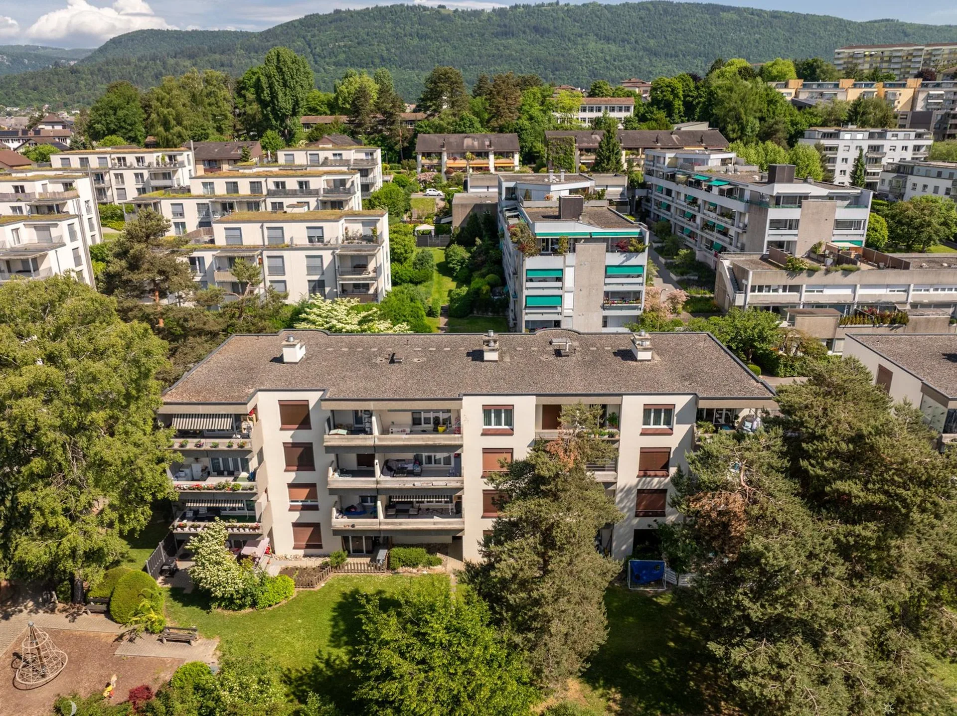 Schöne Wohnung mit 2 Gartensitzplätzen