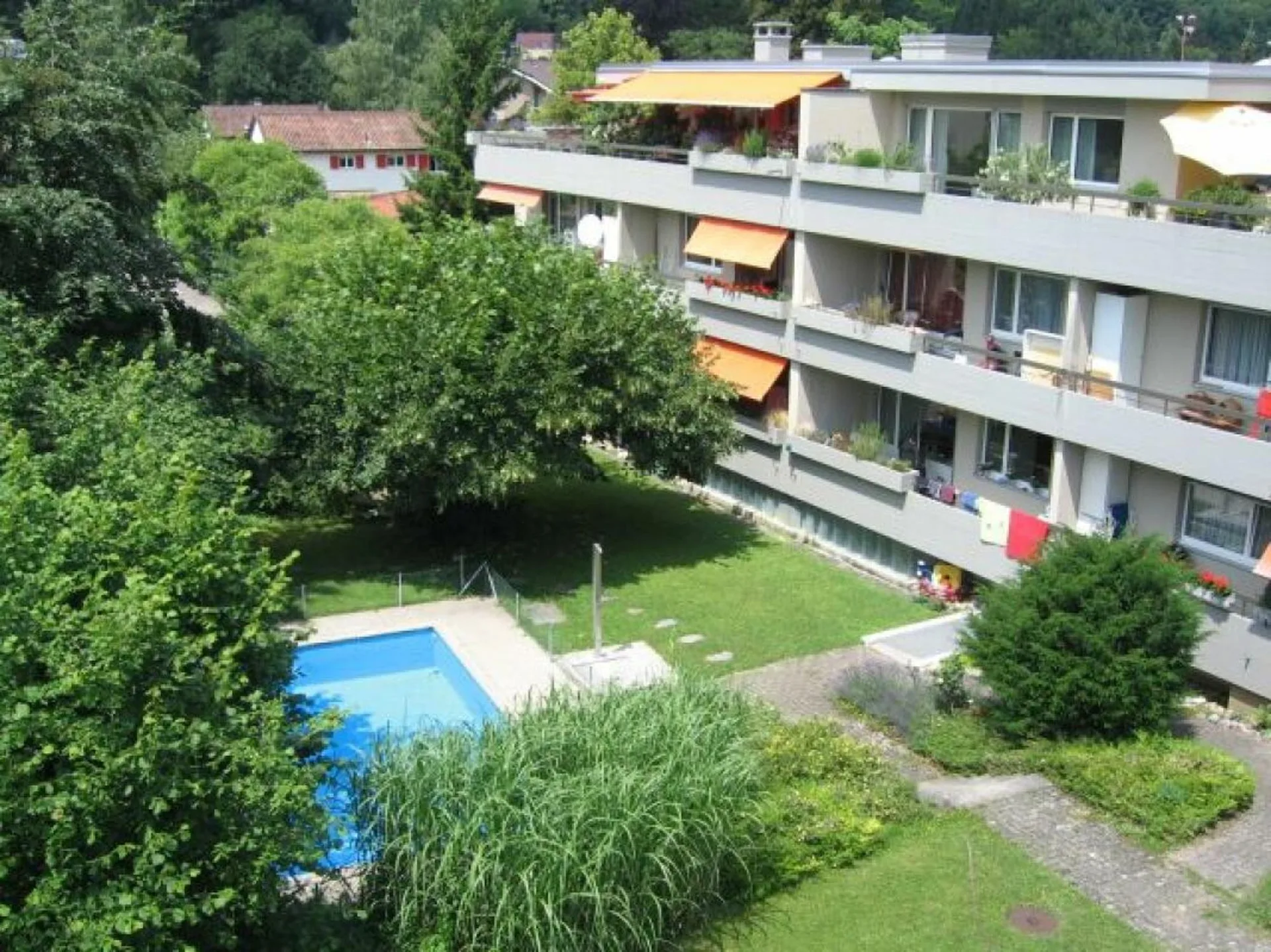 5.5-Zimmerwohnung mit Gartenschwimmbad