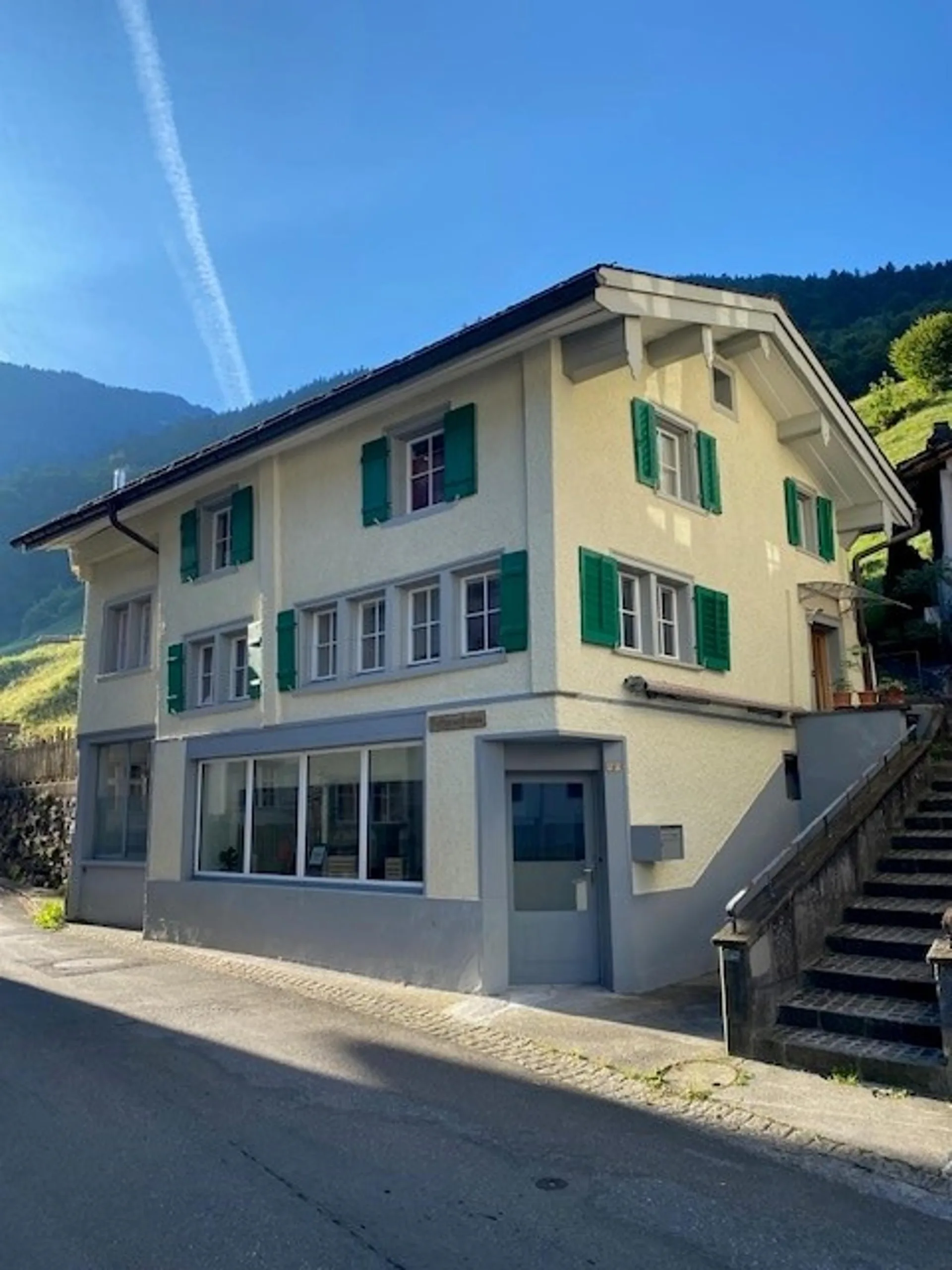 Charmante 3- Zimmer-Wohnung mit Cheminée in Schwanden GL