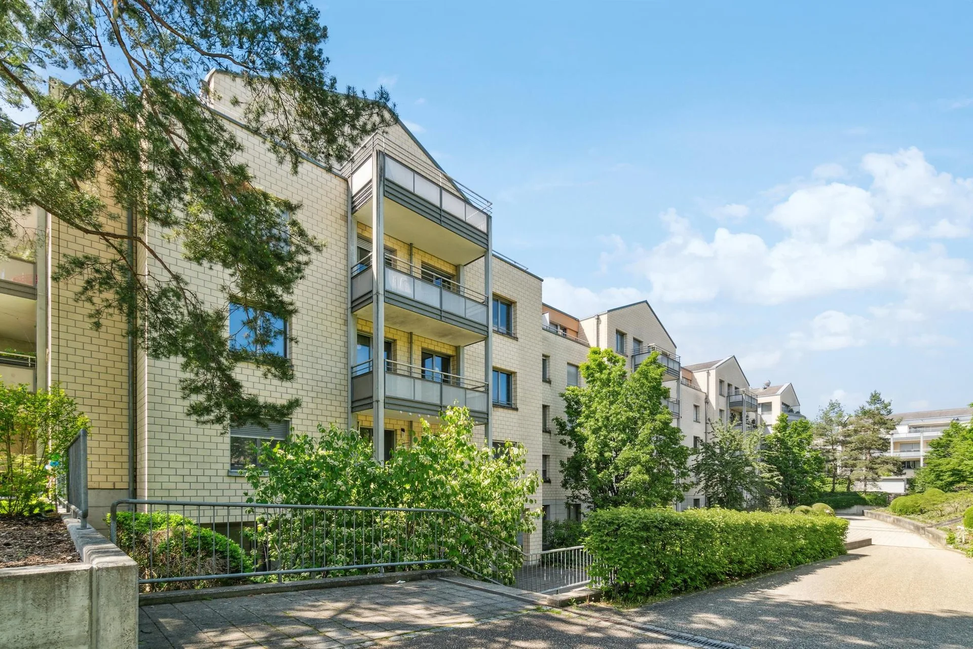 Grosszügige, helle Wohnung in Aesch!