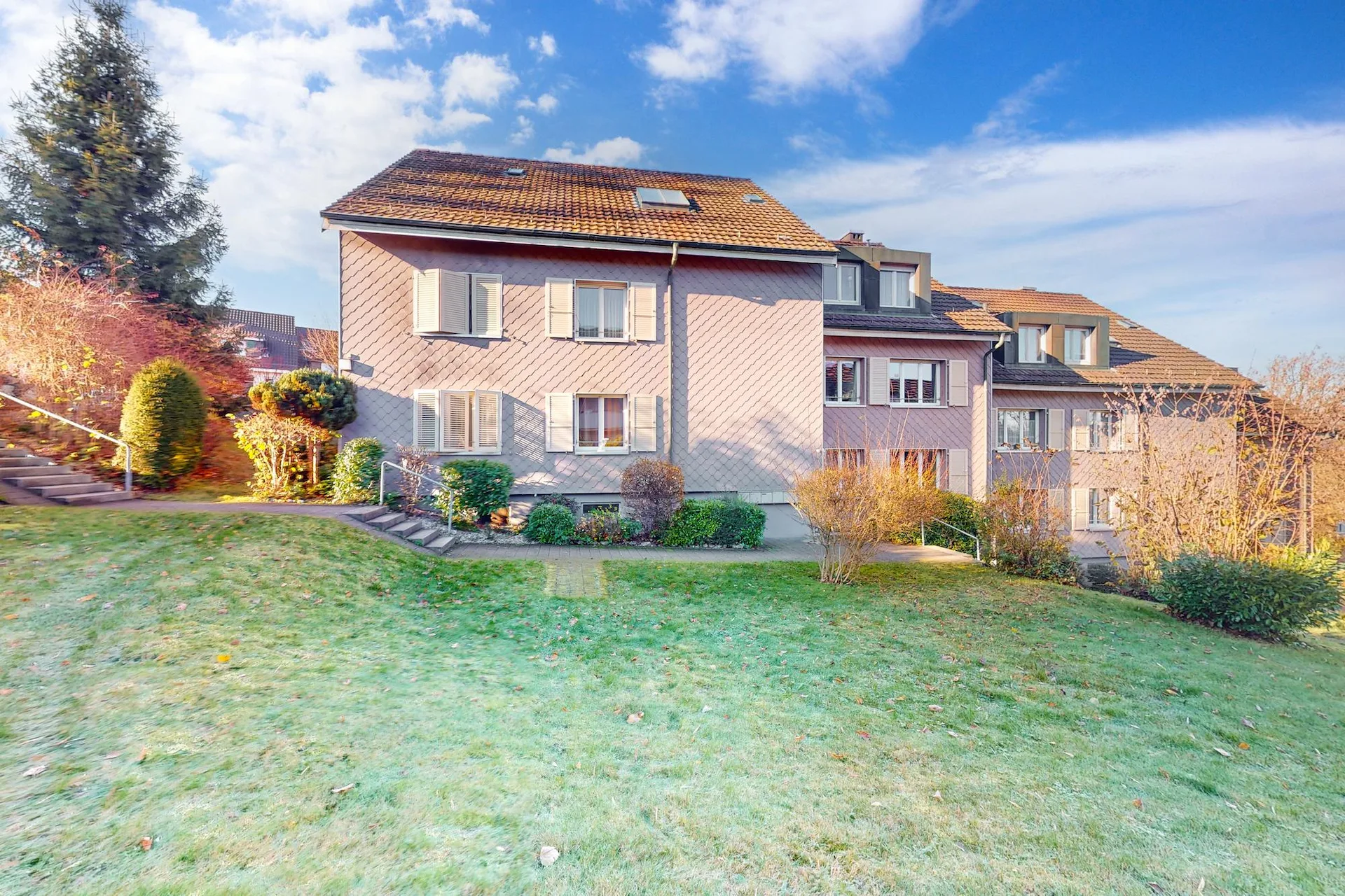 Charmante Dachwohnung mit Cheminée