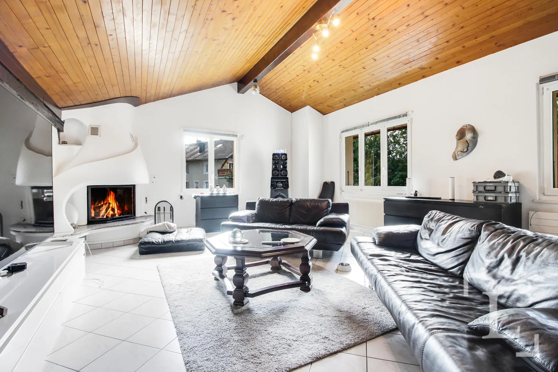 Immeuble mixte avec local commercial et appartements