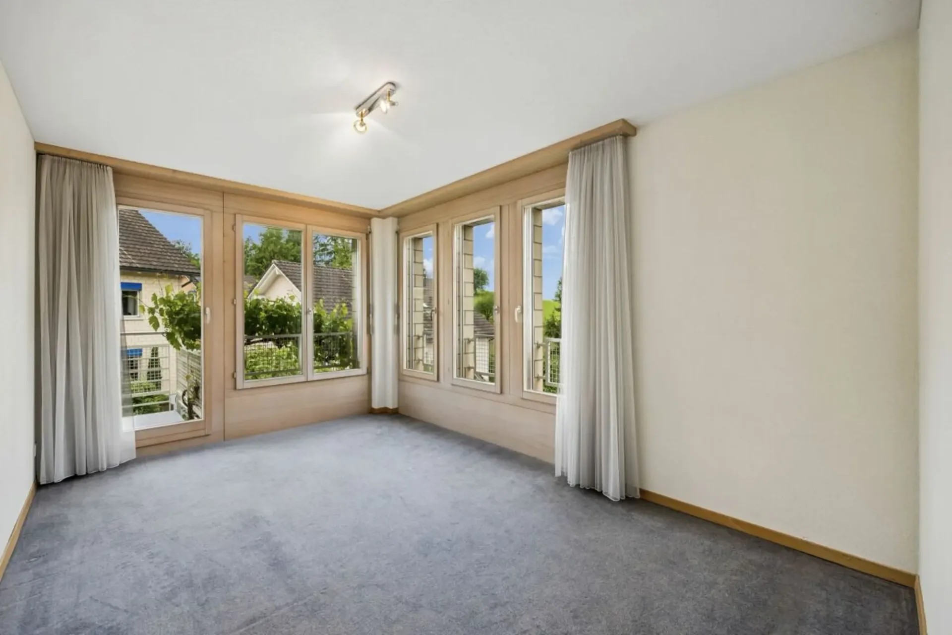 grosszügiges 6 1/2 Zimmer-Doppeleinfamilienhaus in Rotkreuz
