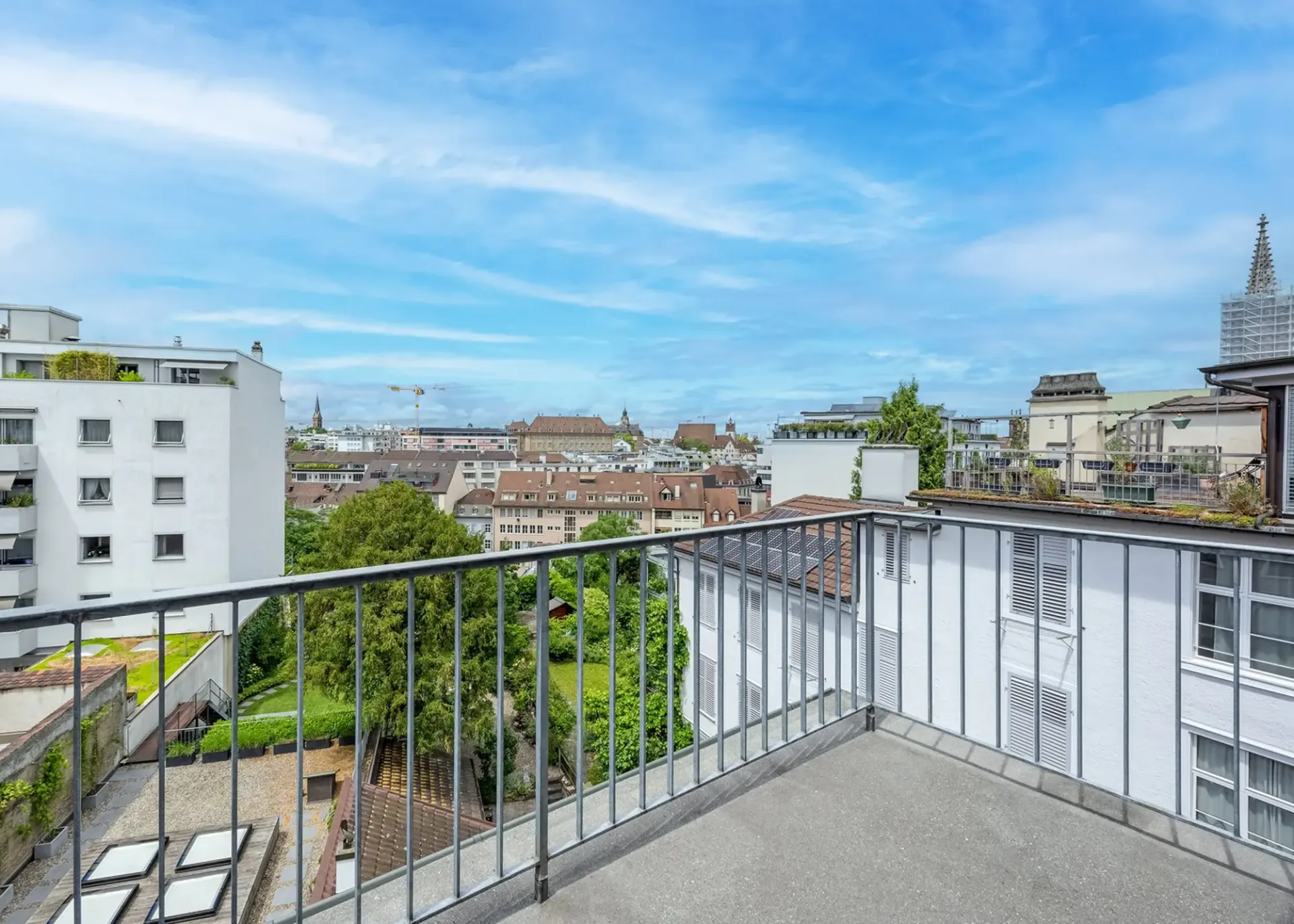 Urbane 3.5 Zimmer-Maisonettedachwohnung im Herzen des Kirschgarten-Quartiers