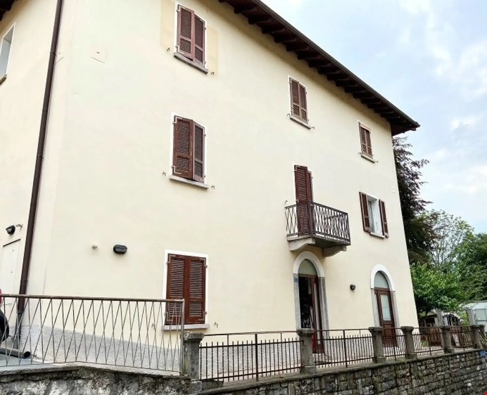 Rinnovata casa indipendente in zona verdeggiante e tranquilla