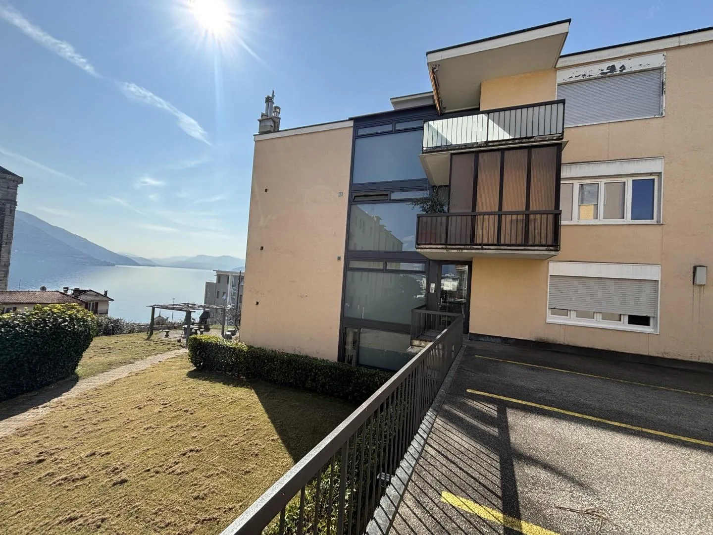 3,5-Zimmer-Wohnung mit Balkon, mit Blick auf den See mit Keller, mi...