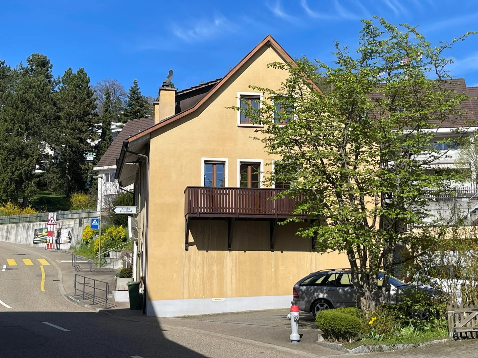 3 1/2 Zimmer Maisonette Dachwohnung 88 m2 mit 2 Balkonen und Studio 46 m2 (Option)
