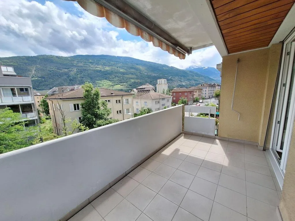 SION-CENTRE - BEL APPARTEMENT 2.5 PIECES AVEC BALCON