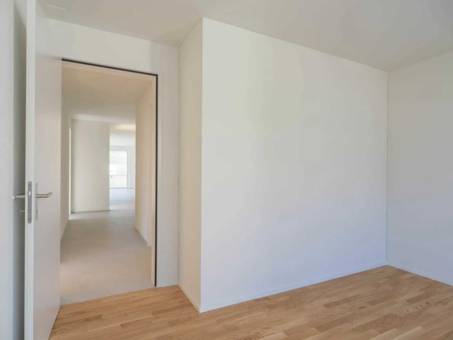 Neues 8.5-Zimmer-Doppeleinfamilienhaus mit grosszügigem Garten