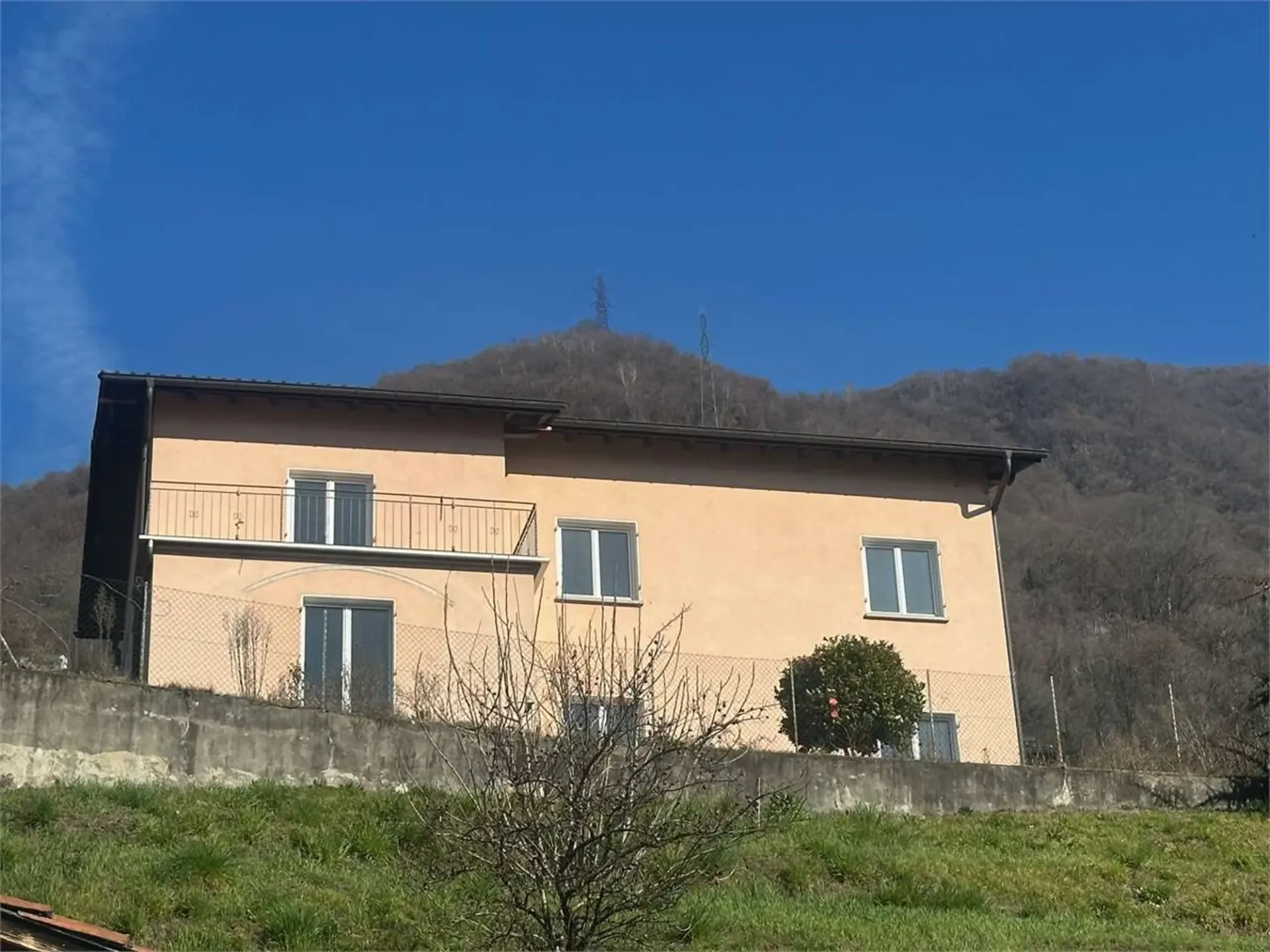Gordola - Einfamilienhaus im Rohbau mit herrlichem Seeblick