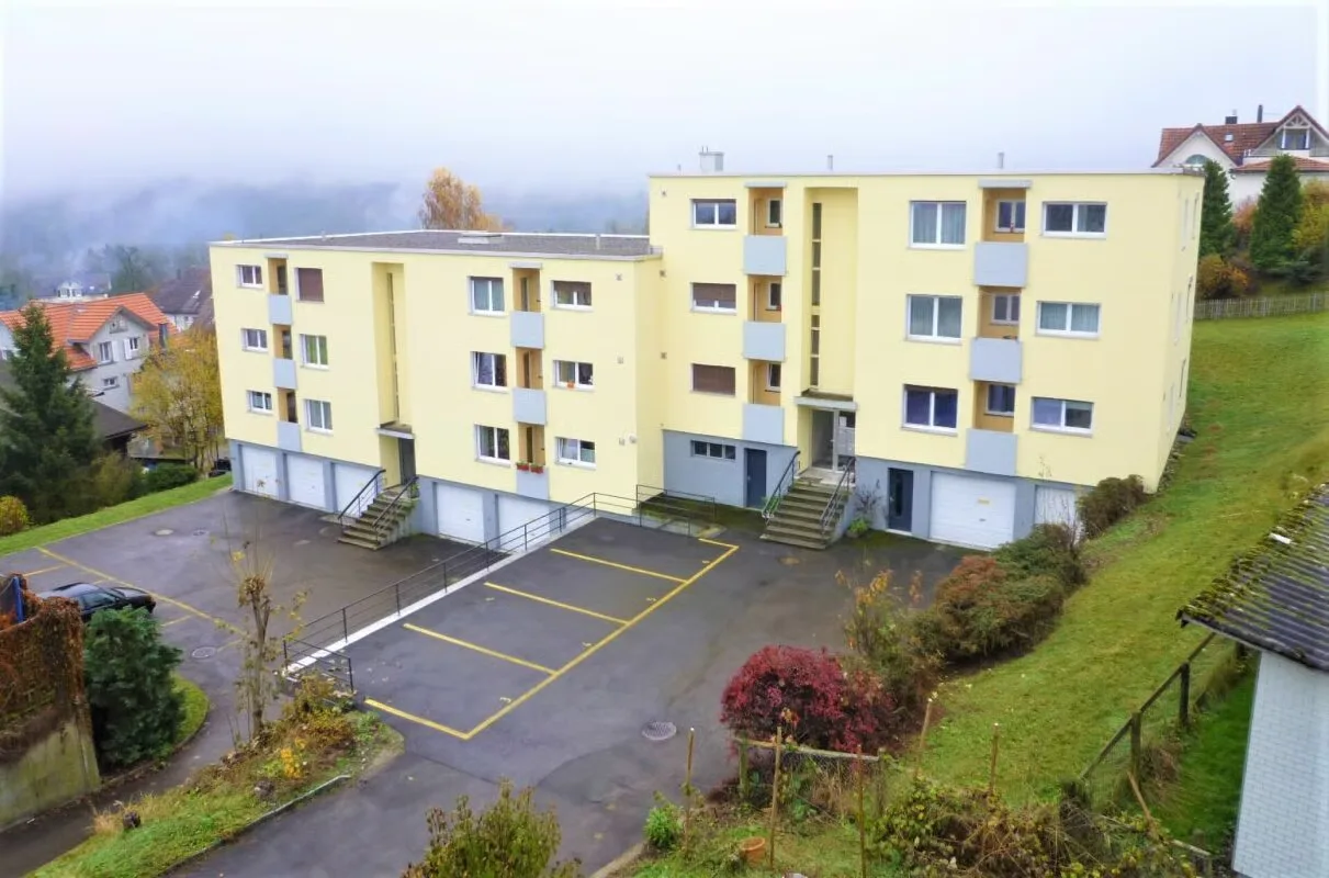 Familienwohnung nähe Schulhaus mit grossen Zimmer und Balkon