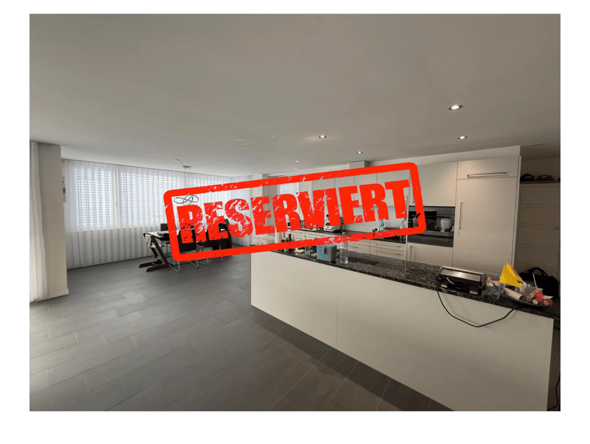 Moderne 5.5-Zimmer-Wohnung mit Balkon  (2 EHP verfügbar)