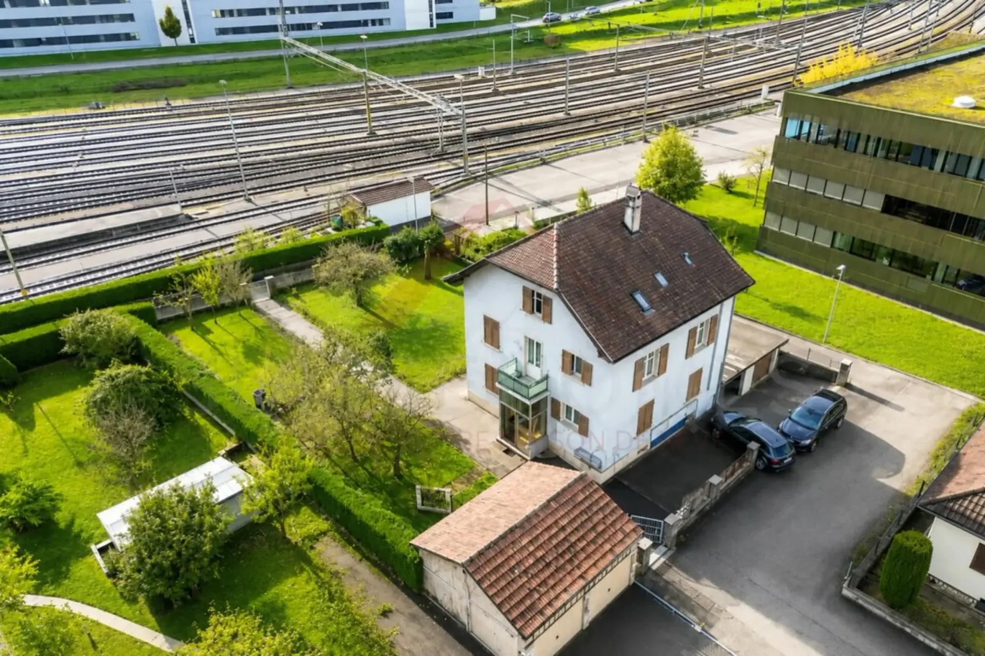 Delémont - Propriété avec 3 appartements et fort potentiel de valorisation dans un quartier central