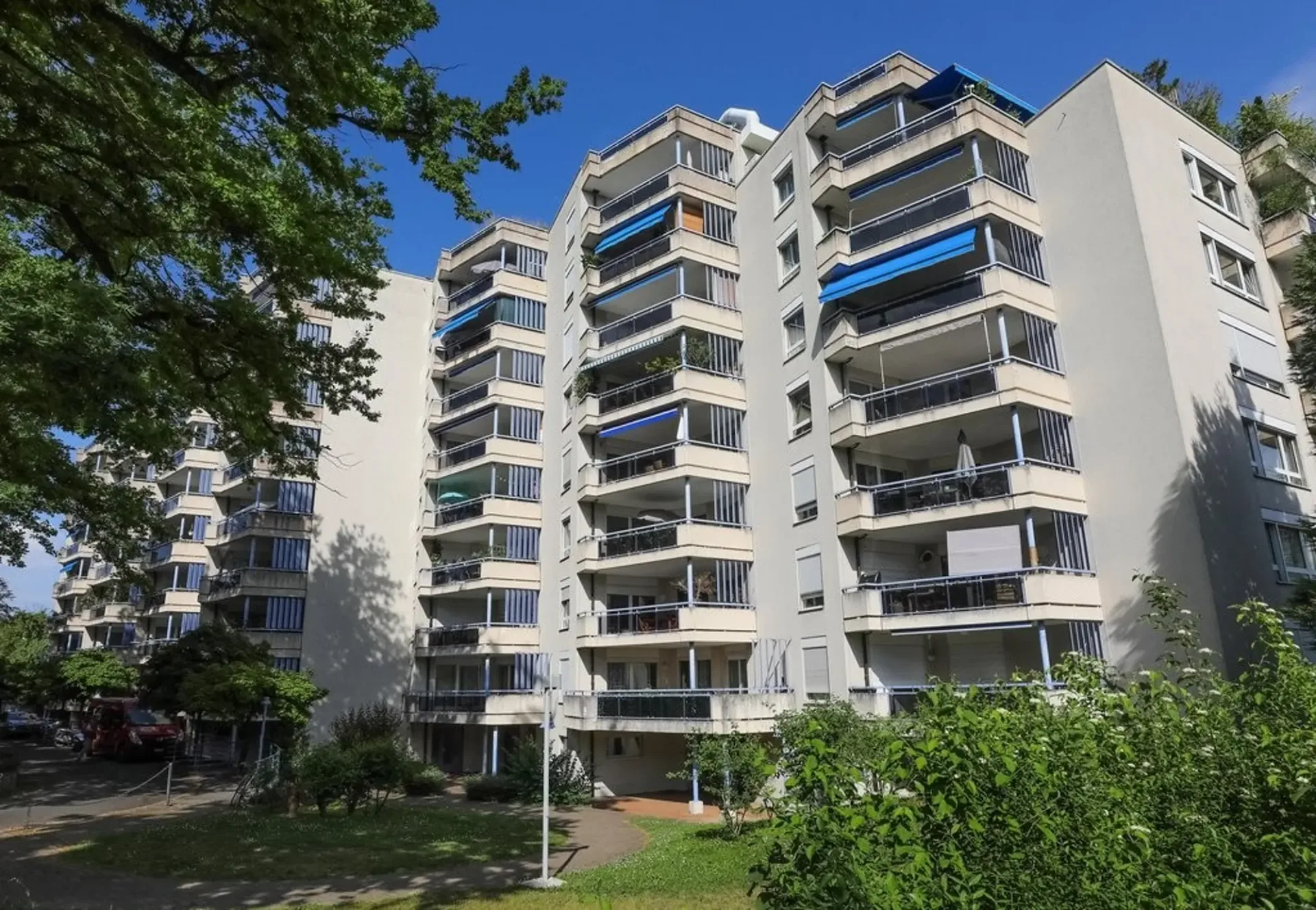 Schönes Apartment mit Terrasse und Balkon im Herzen von Petit-Lancy