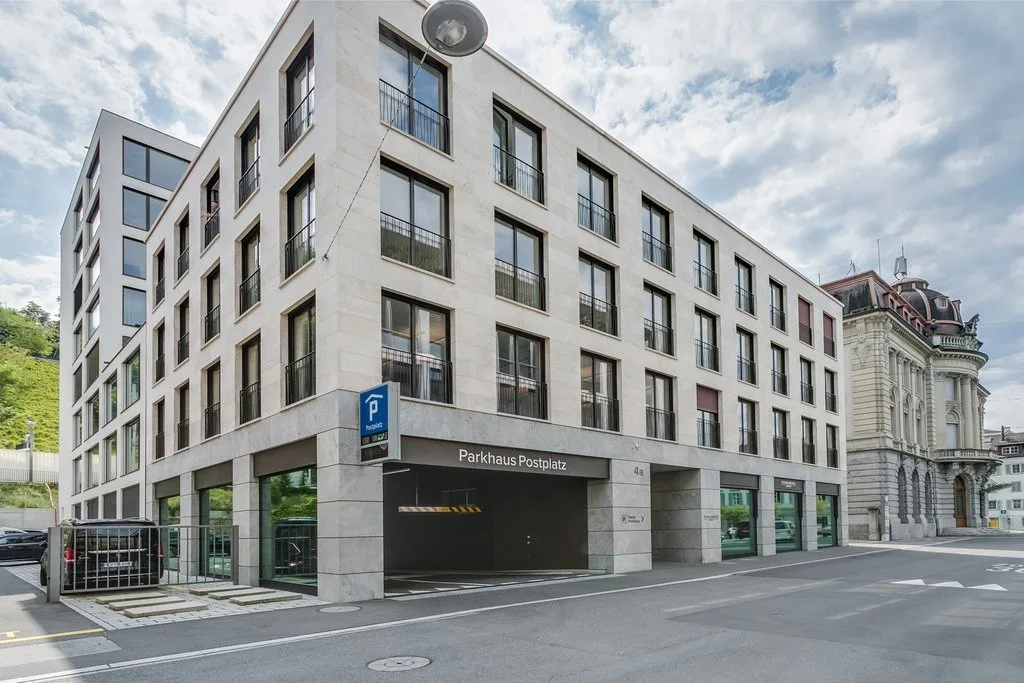 Urbanes Ambiente im Zentrum vom Zug