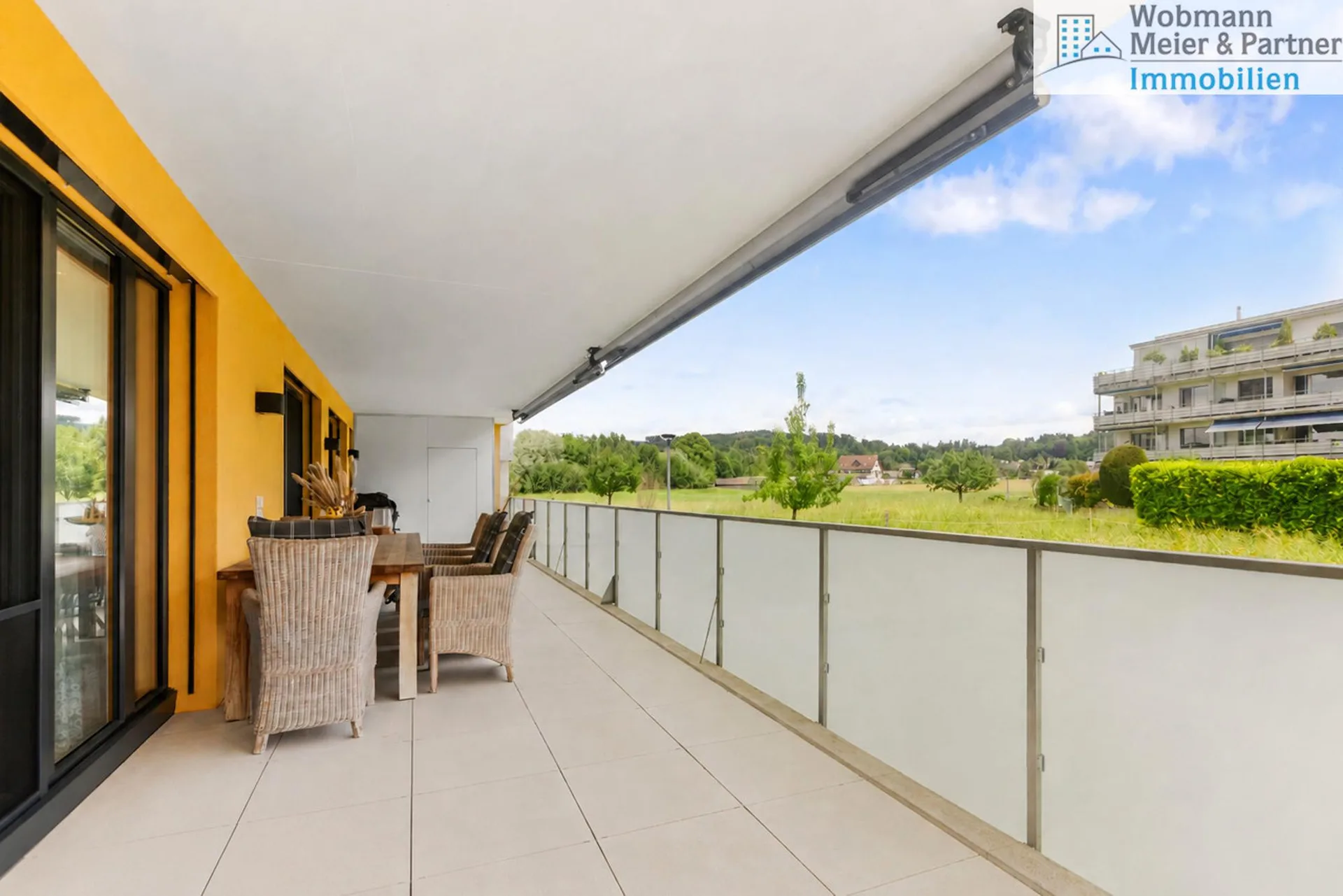 Stilvolle Minergie-Wohnung mit grosszügigen und sonnigen Rundum-Balkon