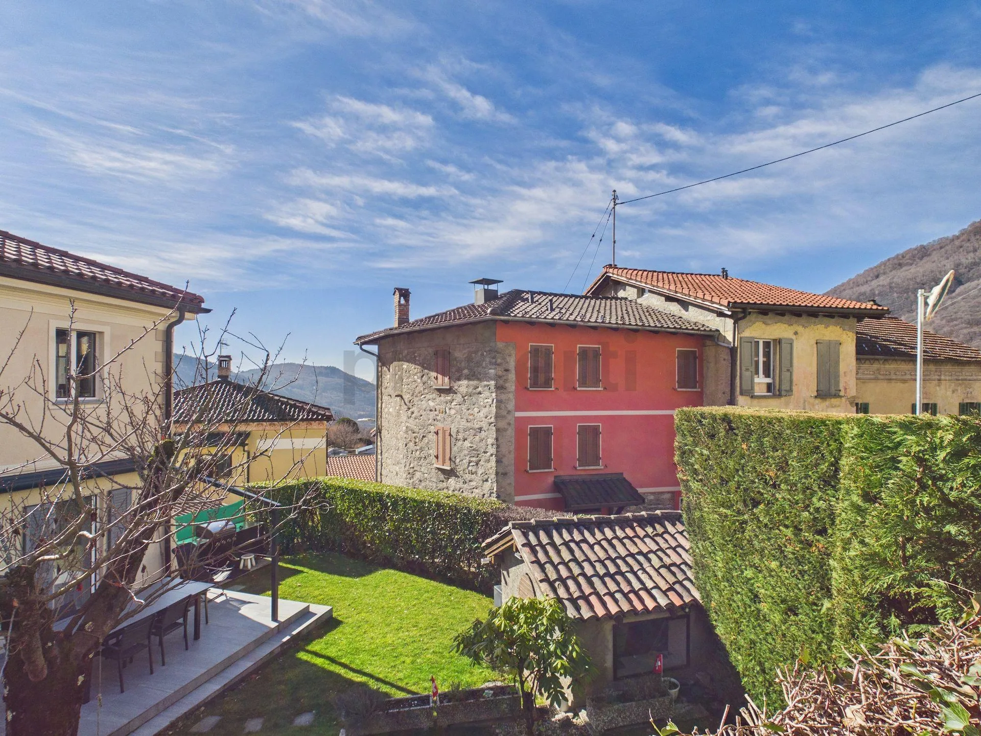 Spaziosa 7.5 locali villetta a schiera con ampia cantina, Alto Malcantone-Mugena