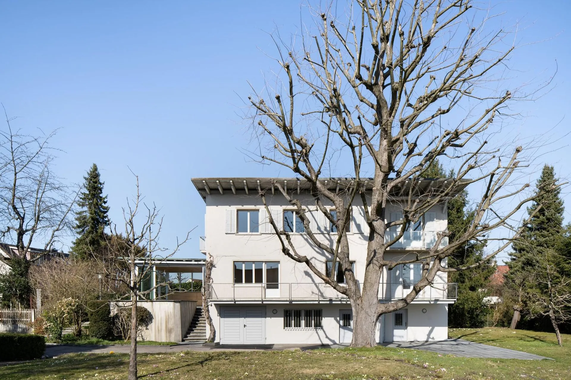 Freistehendes Einfamilienhaus mit Garten auf dem Bruderholz
