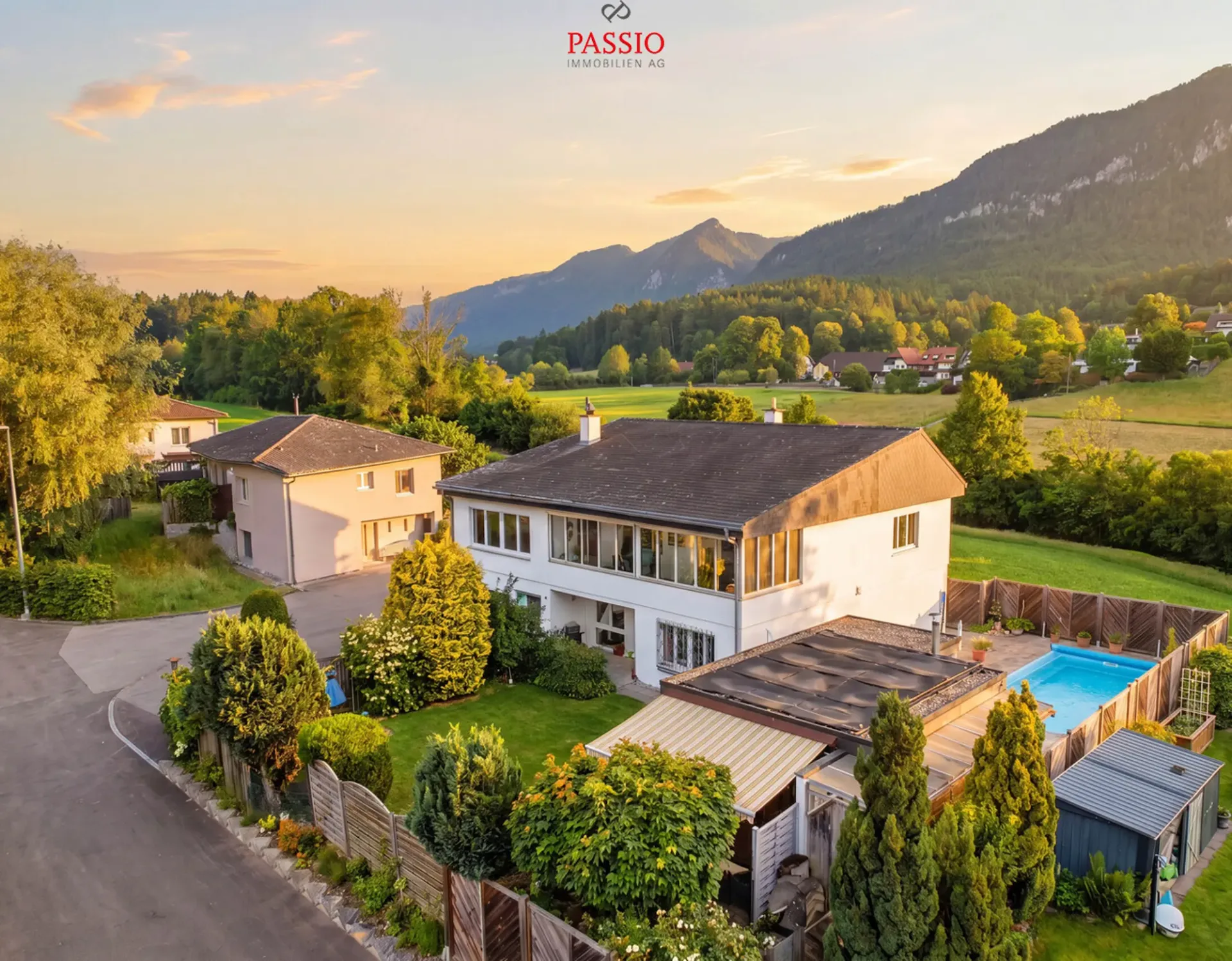 Gepflegtes 4.5-Zimmer Einfamilienhaus mit Pool und Alpenblick