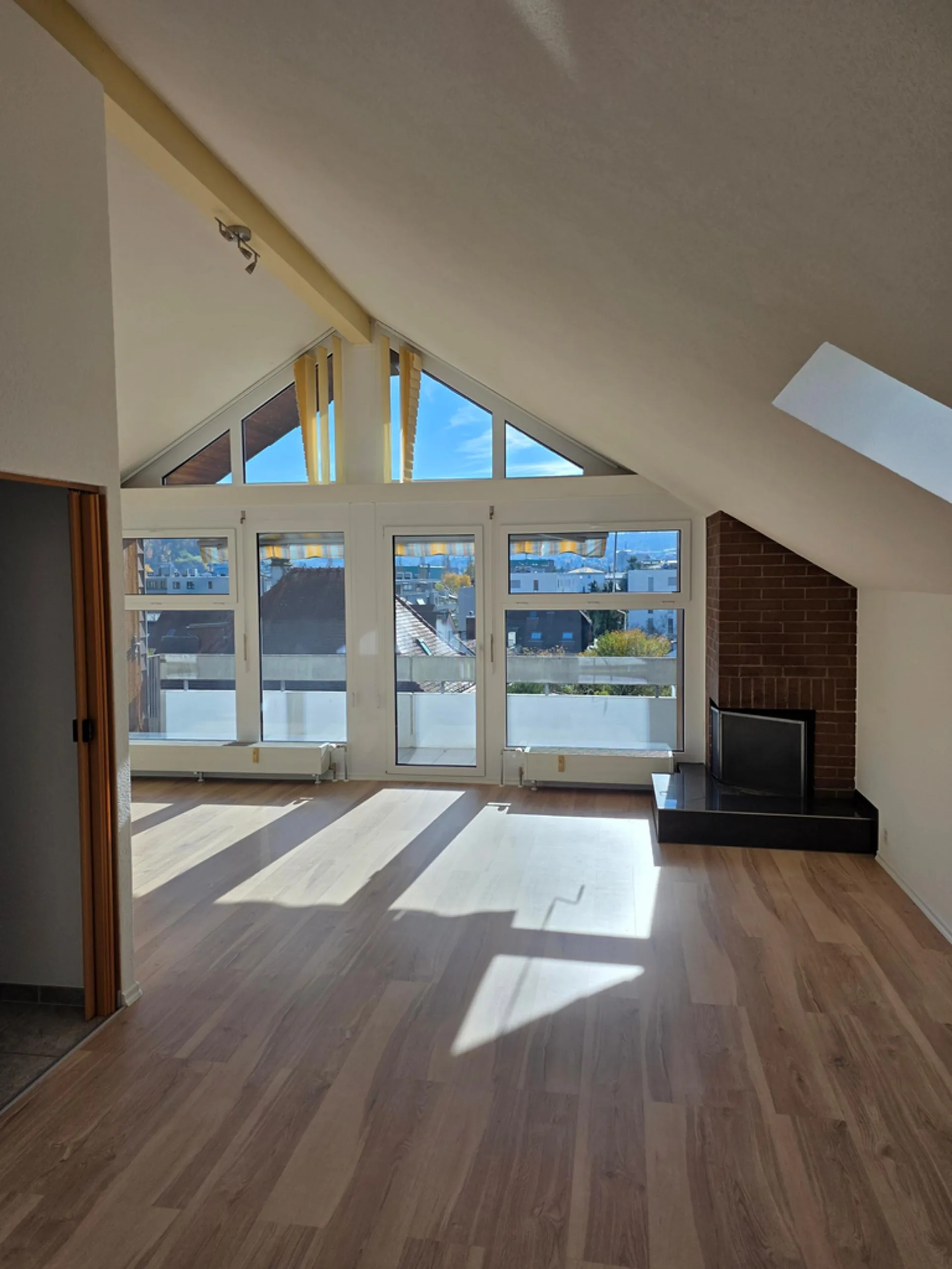 Bright and spacious attic apartment + free rent
