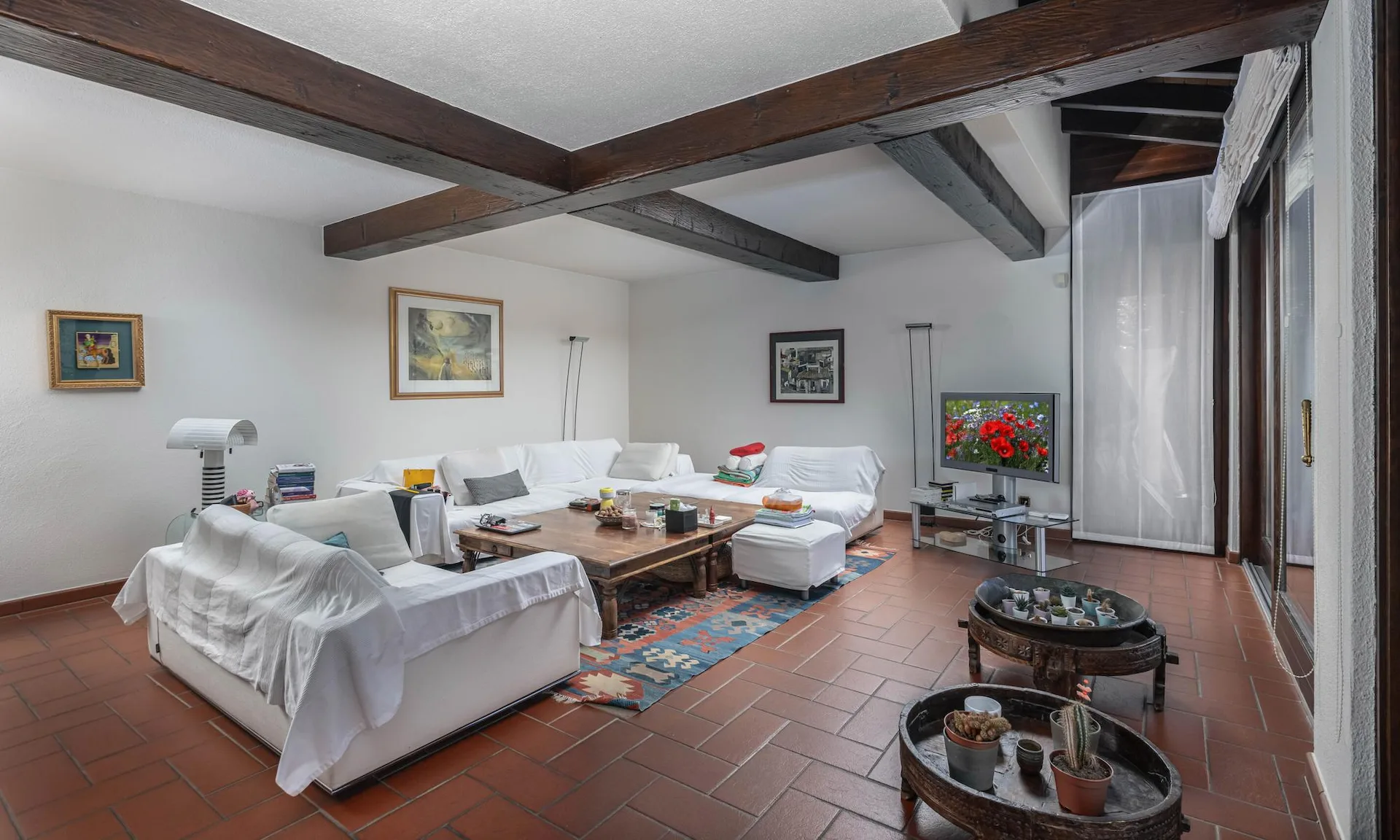 AMPIA ED ESCLUSIVA VILLA 6.5 CON PISCINA A COMANO