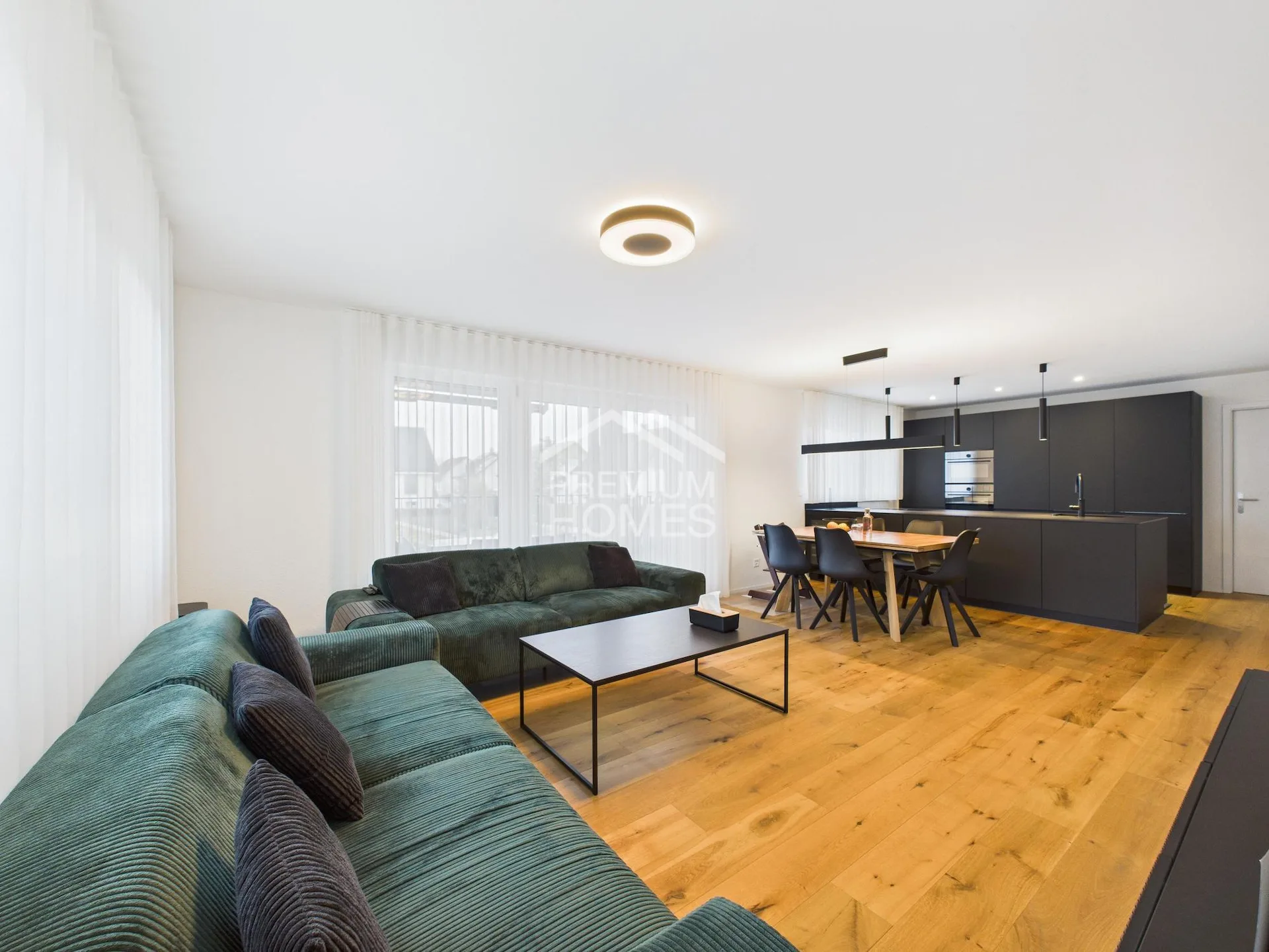 Exklusive Wohnung mit High-End-Küche, Balkon & zwei Nasszellen