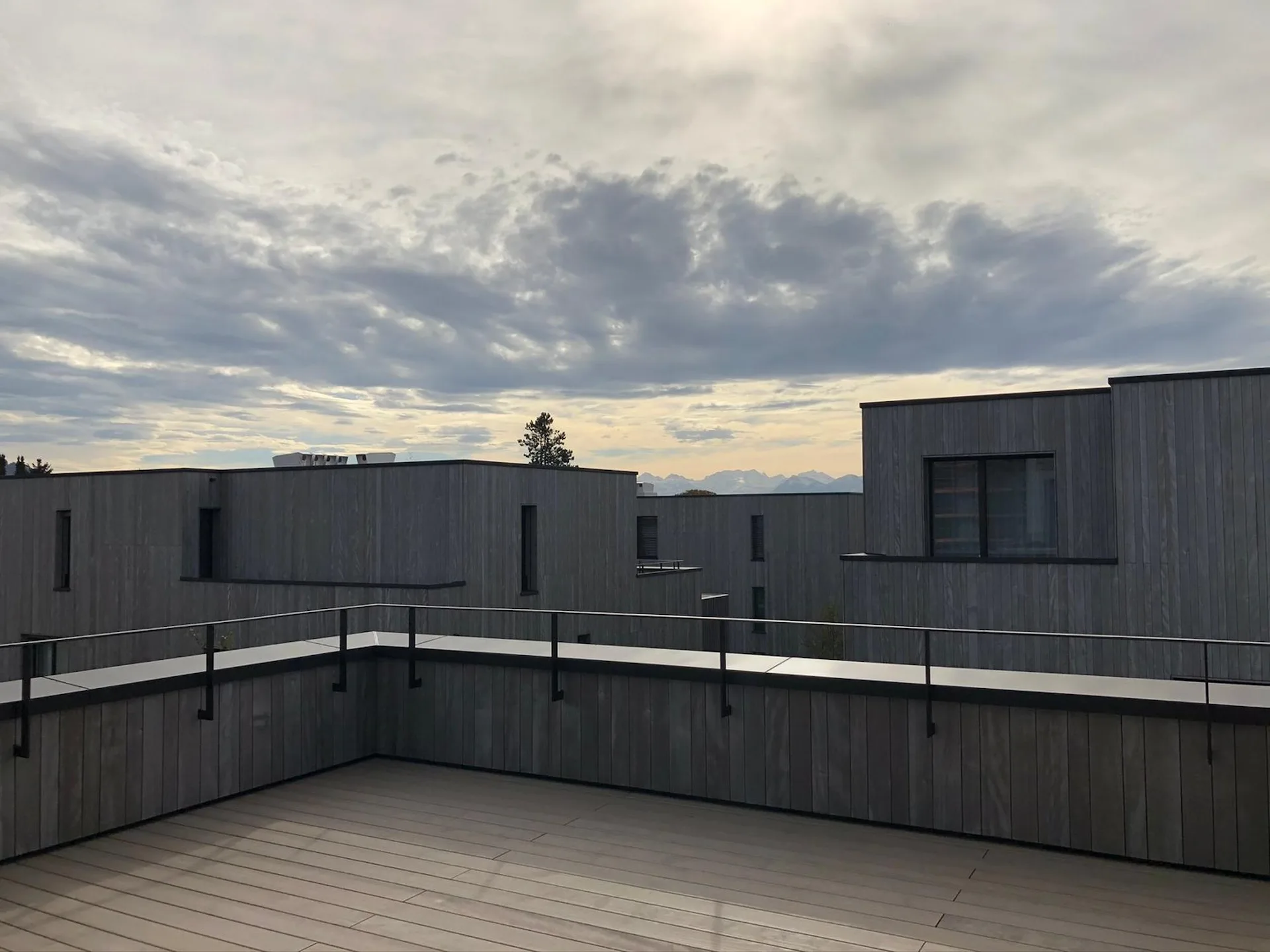 Moderne 2.5-Zimmer-Attika mit Balkon in Zollikofen