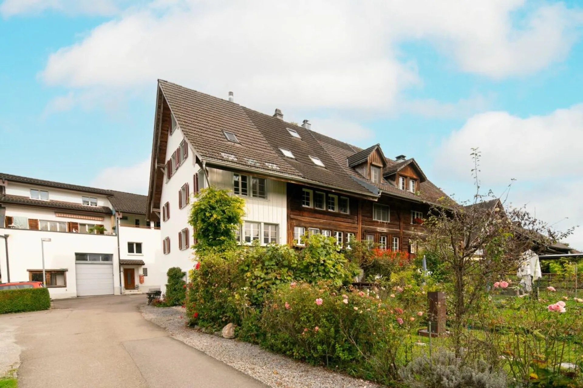Terraced house in a sunny and quiet residential area