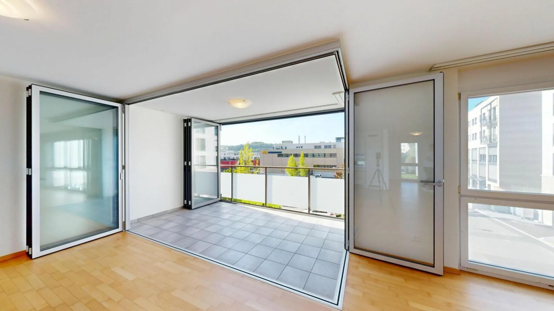 Central living in Bülach: High-quality 4.5 room apartment, 145m2, with heated loggia