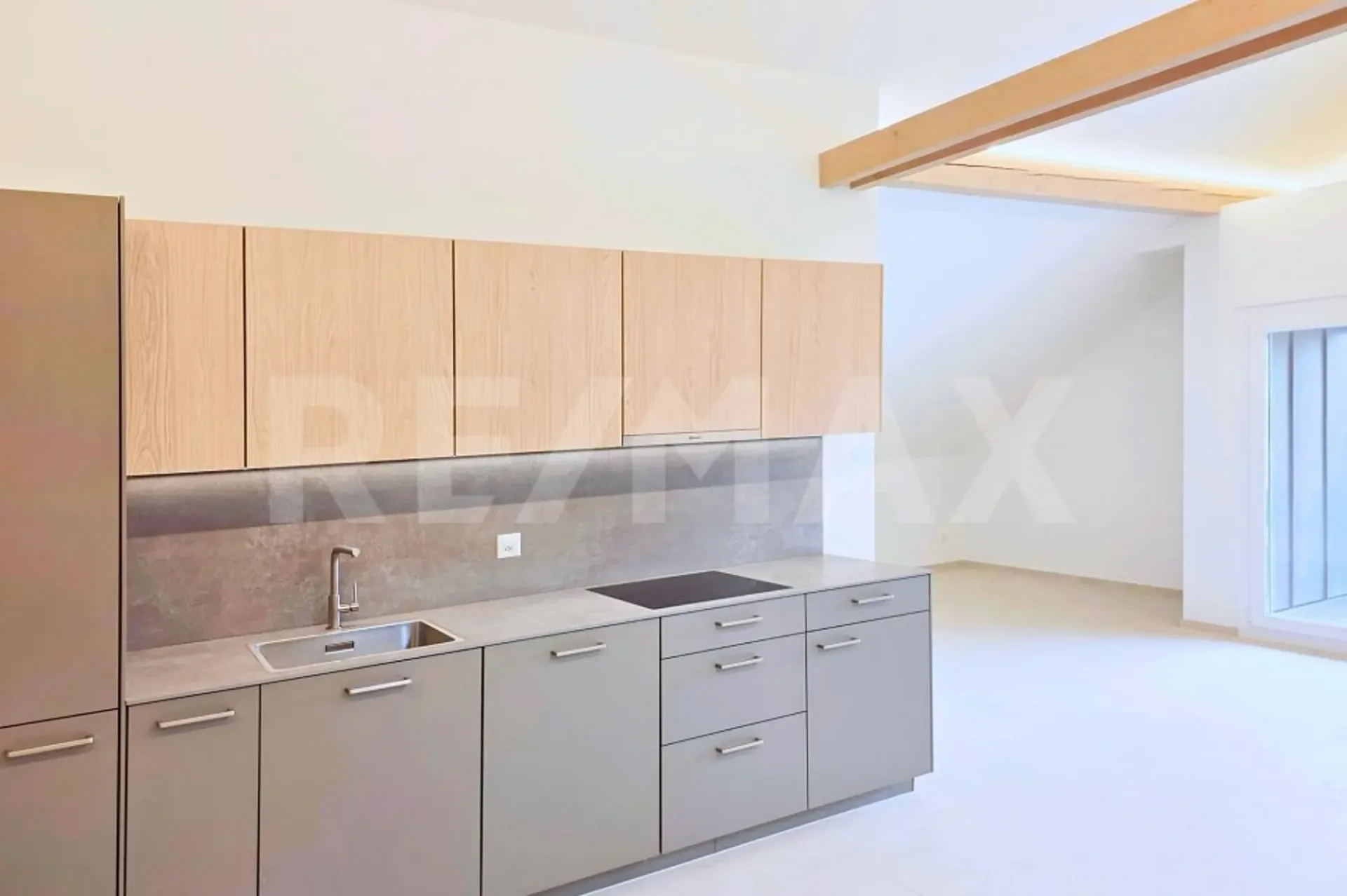 Loft- Dachgeschoss-Wohnung an zentrale Lage in Altdorf UR, Erstvermietung